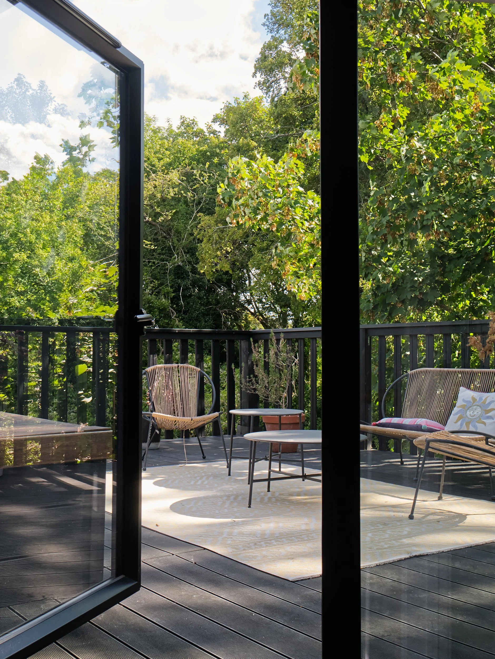 External balcony with millboard and hit and miss timber balustrade