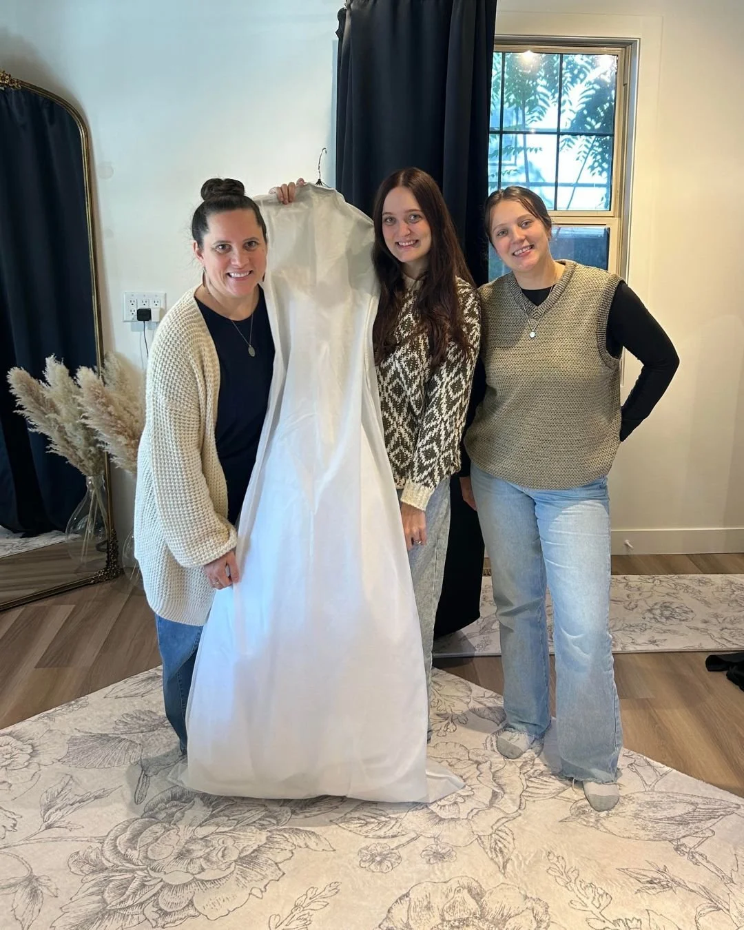 Congratulation to beautiful bride Sydney for saying YES to her dress! 

This was a special moment for us too as it was the very first dress to find its perfect bride in our boutique, then 3 more dresses sold during the weekend! #bloombride #bloomandv