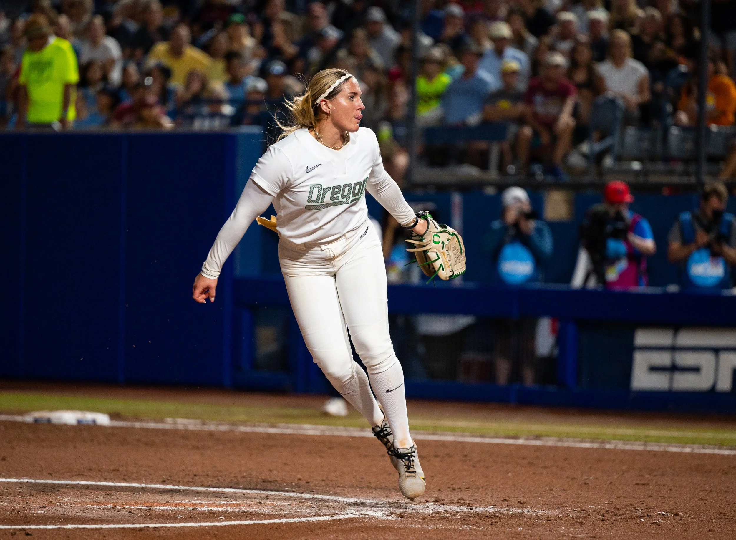 KHT_uosoftball_wcws_g2_olemiss_052925_i3_23.jpg