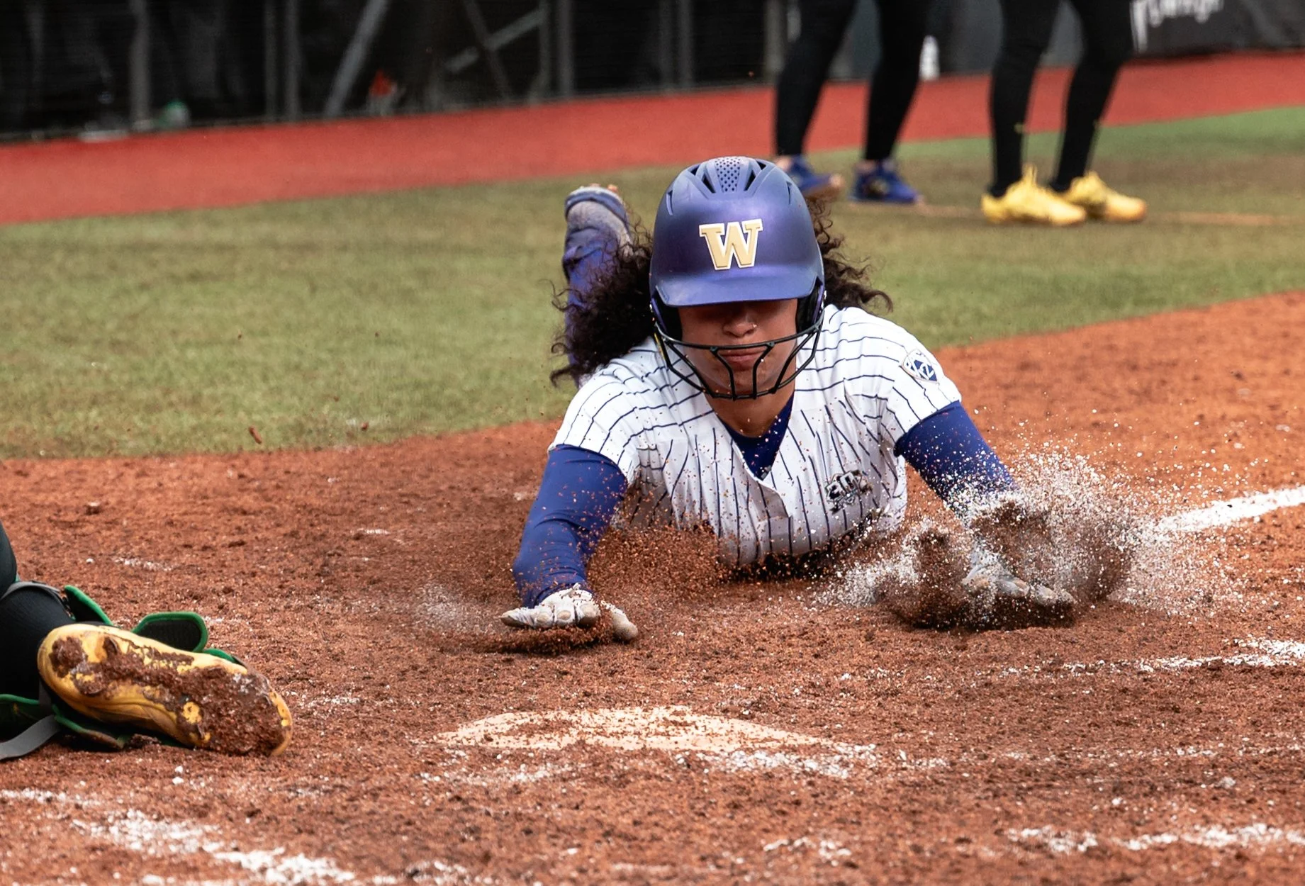 uo_uw_softball_day2_040624_26.jpg