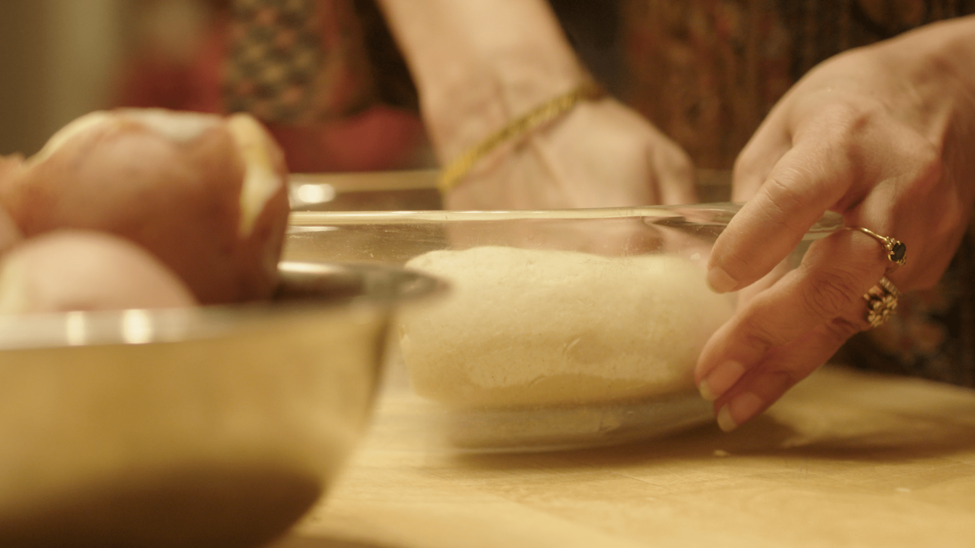 aloo poori hand 2.png