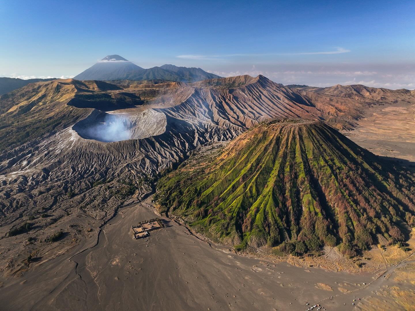 Epic Volcanic landscape of East Java 🇮🇩🌋 #mtbromo #activevolcano #javaindonesia #indonesia #travelindonesia🇮🇩 #breathtaking #aerialphoto #dronephotography #beautyinnature #wonder #travelphotography #spectacularviews #destination #geolocicalwonde