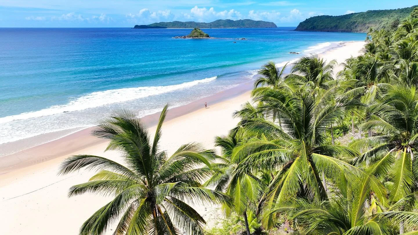&ldquo;Lost in Paradise&rdquo; 🇵🇭 Available for canvas prints, 4 from 5 left only! #lostinparadise #freedom #travelphotography #droneshots #philippines #elnidopalawan #nacpanbeach #beautifuldestinations #tropicalbeach #sunnyholiday #palawanbeach #e