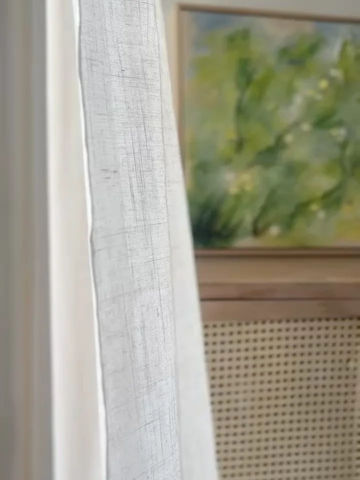 This new painting will be available soon 🥹🫶🏻🍃 
I decided to keep it a bit more minimalistic! Do you like it or do you think I should add more flowers? 🤓🤍🍃🌼