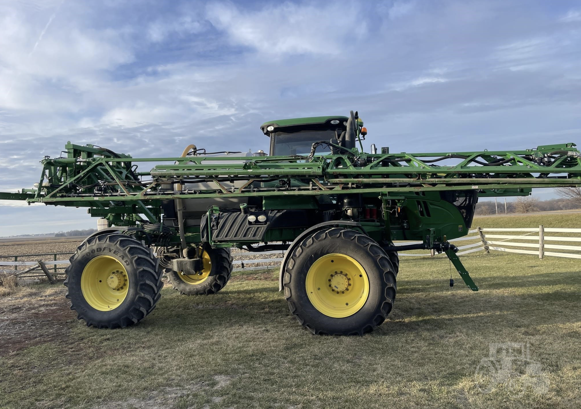 Pulverizadora 2018 JOHN DEERE R4038 puesta en el Puerto de Zarate