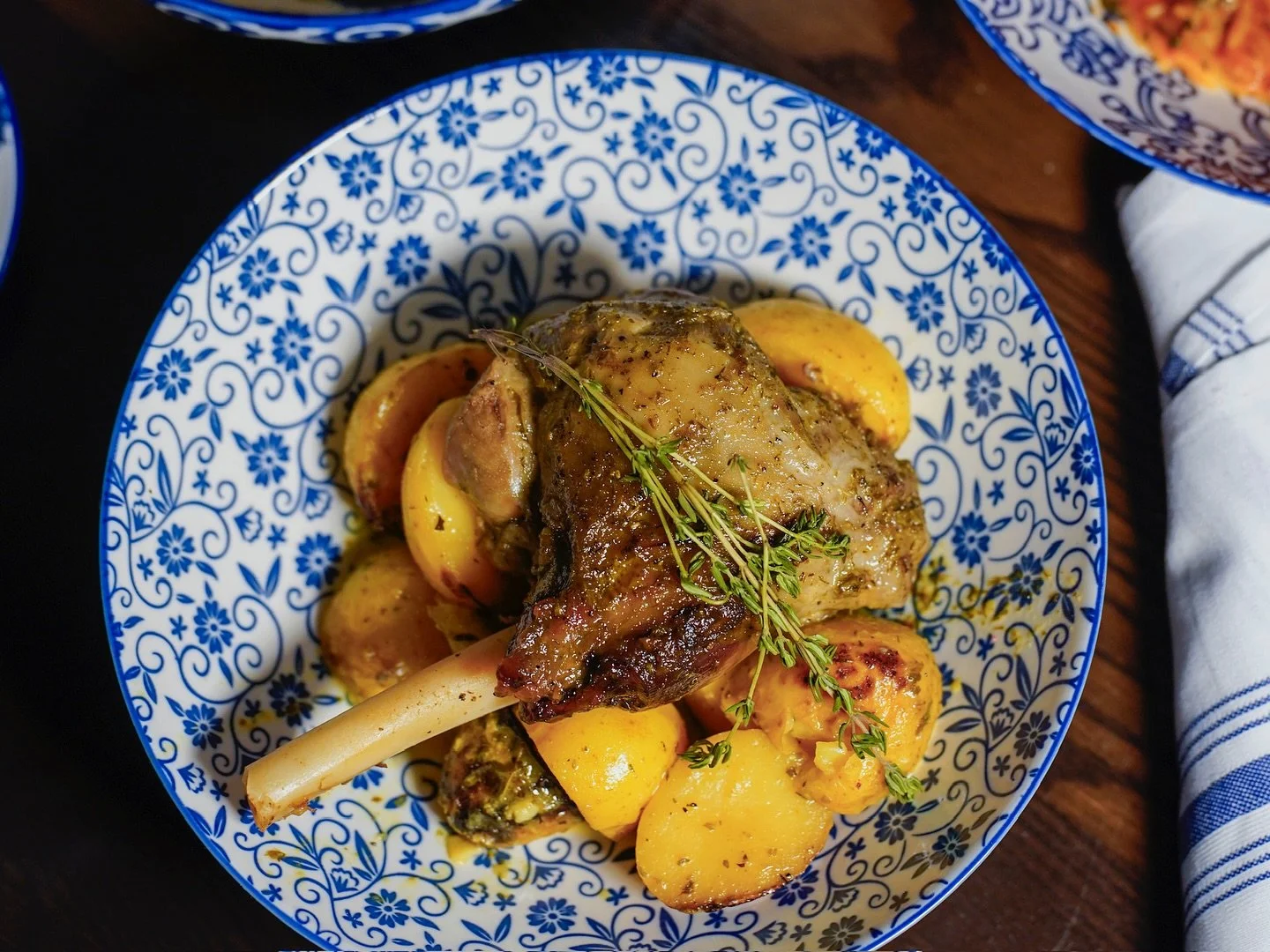 Raki in Hanover Park is a true hidden gem bringing authentic Greek flavors to the suburbs. Every dish is made with passion and from scratch, giving you a taste of Greece right here at home. Whether it’s a cozy dinner or a night out with friends
