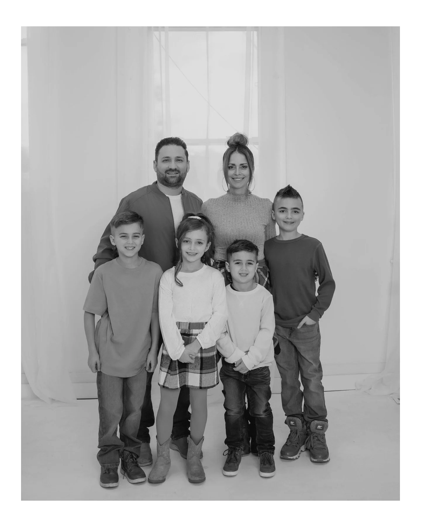 Capturing the Giardino family in black and white felt timeless. Eleven grandkids and counting, all held together by the love of one big, beautiful family. These are the moments that deserve to be remembered with simplicity and heart.

#lumi #lumicrea