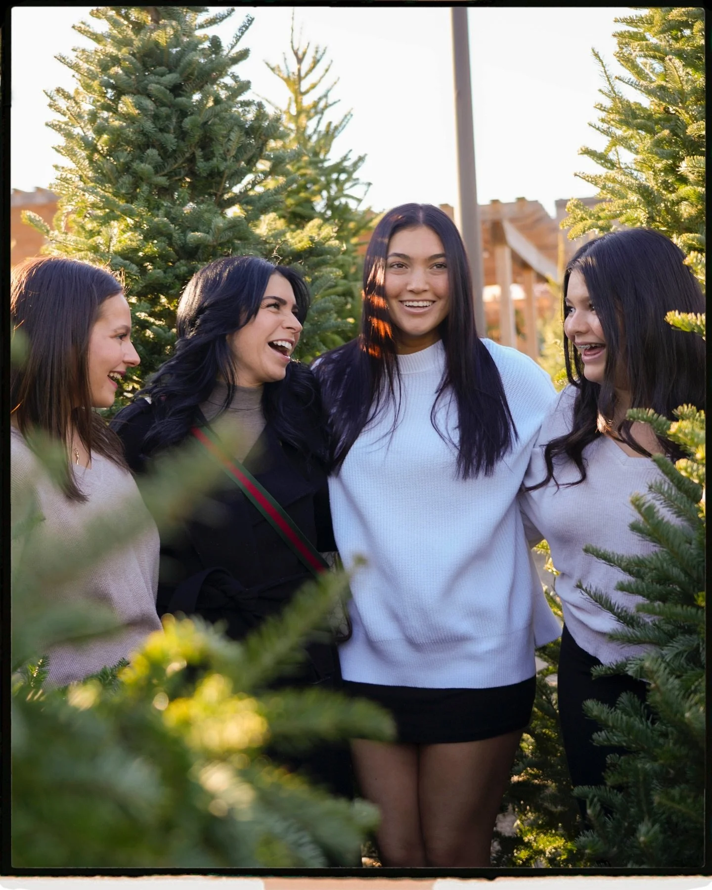 The Lerario crew never misses a moment to make tree picking an adventure. Capturing my own family makes it hit a little different. The laughter, the chaos, the personalities that fill every frame, all wrapped up in that Christmas-season magic. Gratef