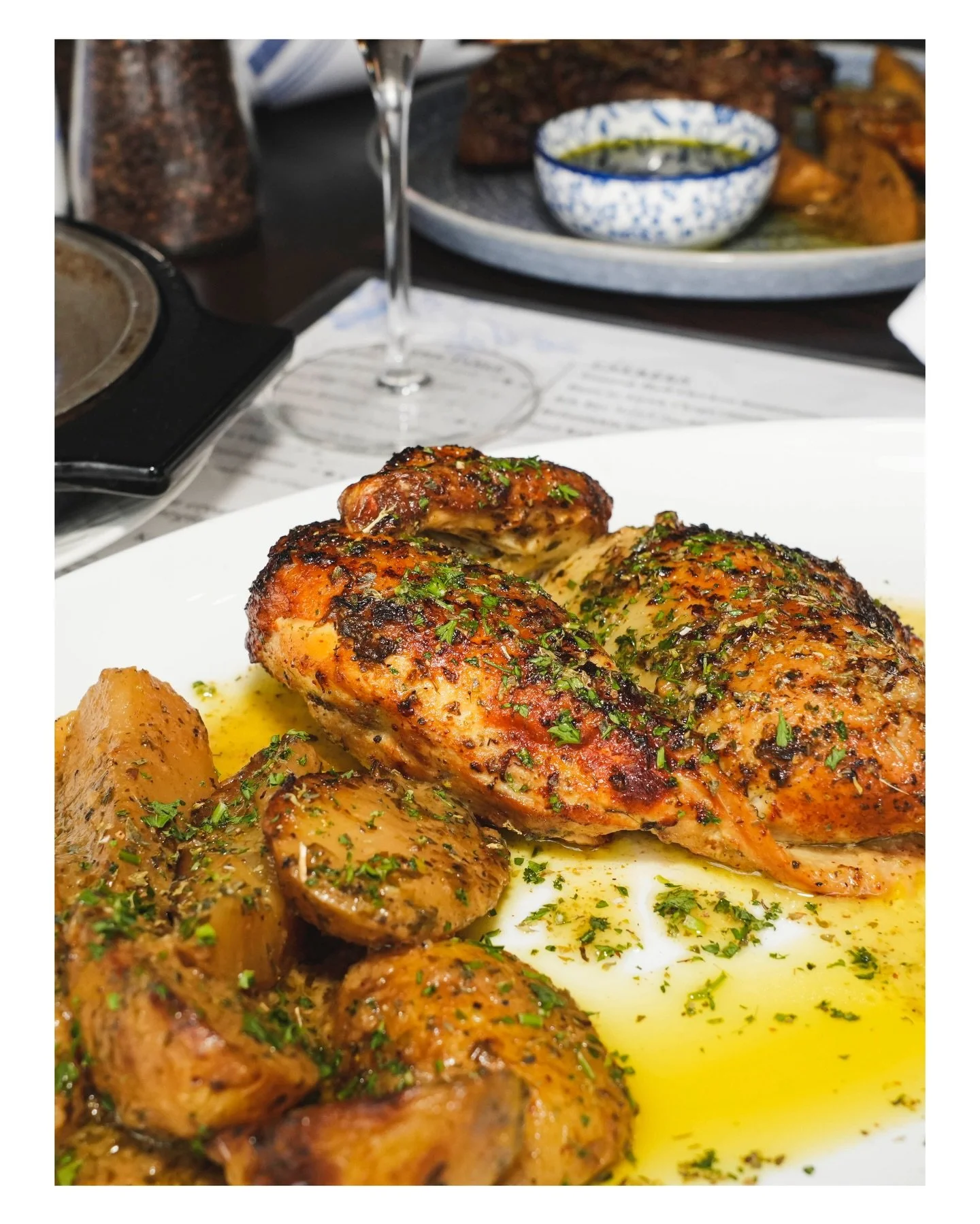 December at Raki is all about warmth, fresh Mediterranean flavors, and dishes that feel like a moment. From sizzling Saganaki to charred lamb chops and bright Sea Bass Carpaccio, every plate this month has a story.
Capturing the glow, the texture, th