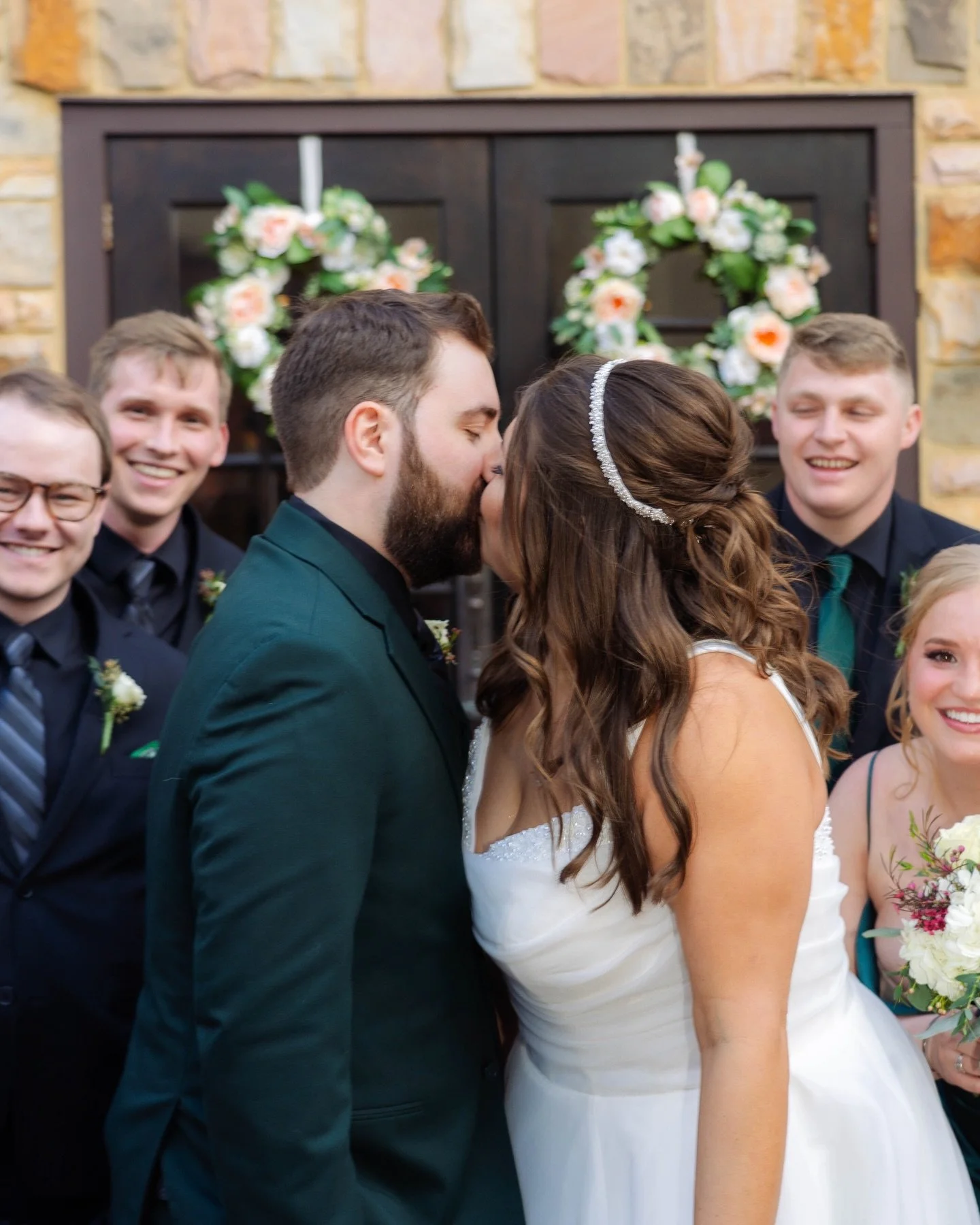 Some of my favorite moments from Jenah and Sam&rsquo;s wedding 🤍

#stcharlesphotographer