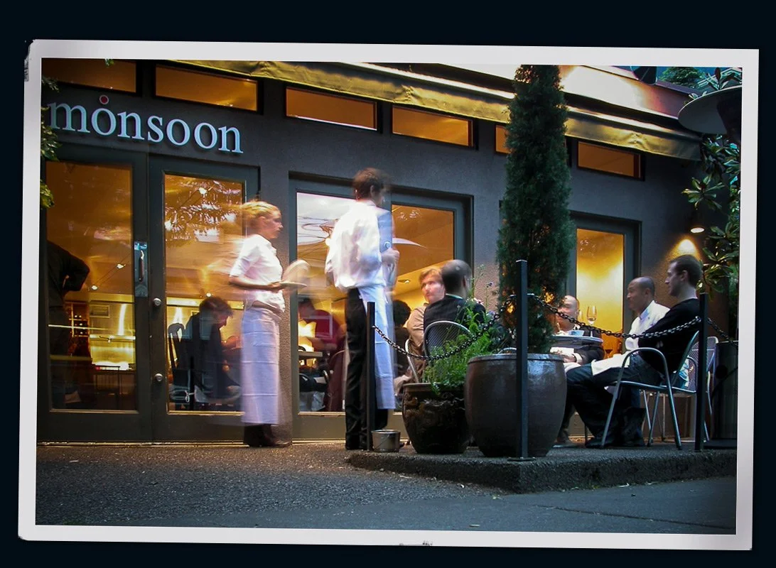  Dinner service on the Monsoon patio 