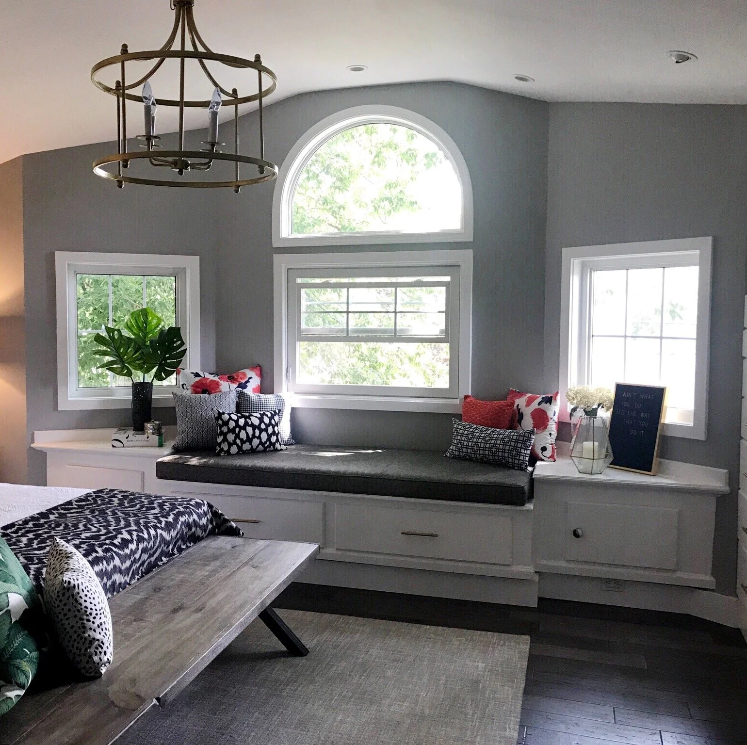 MODERN FARMHOUSE ENTRYWAY DESIGN IDEAS