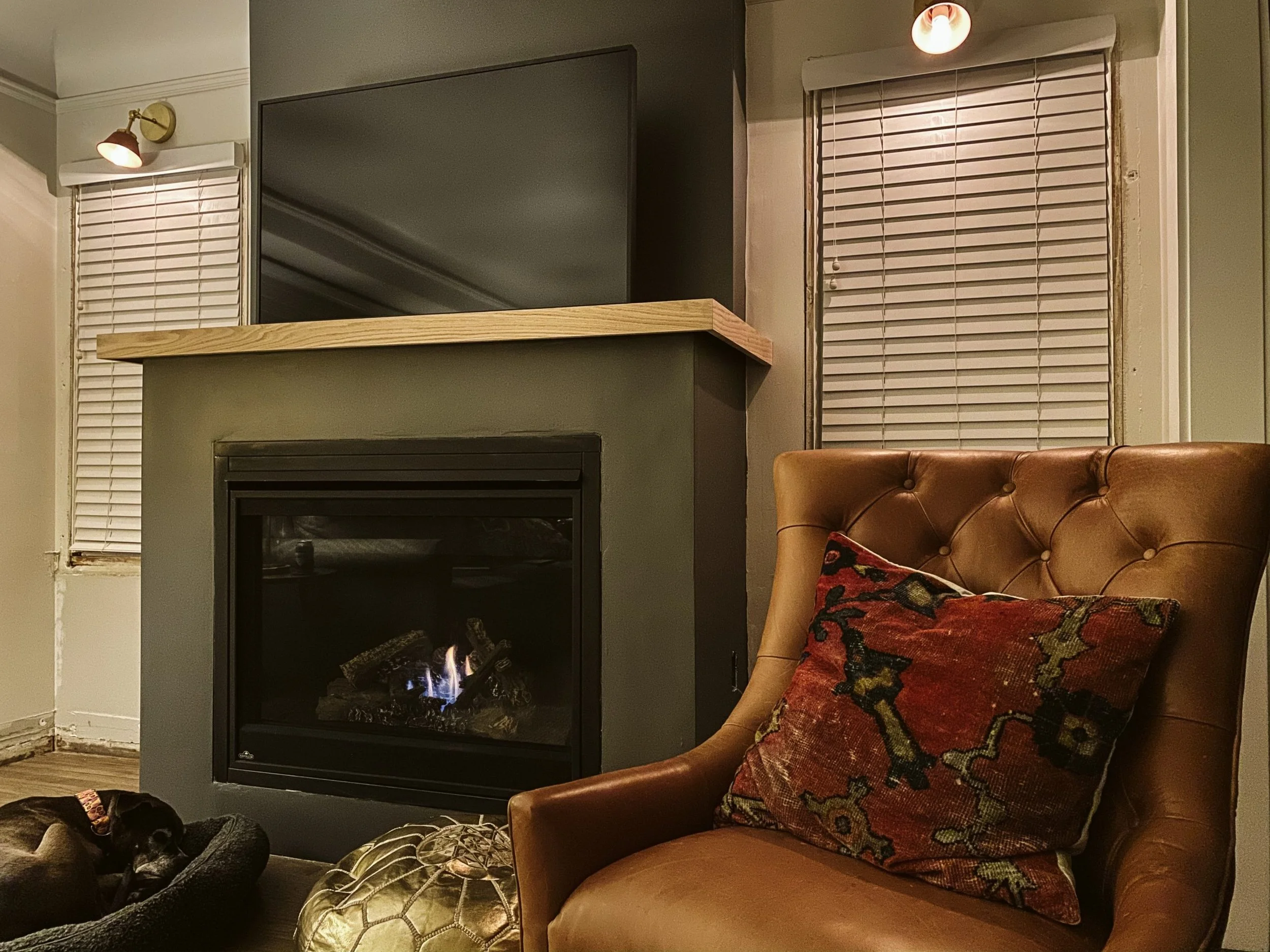 MODERN LIVING SPACE DESIGN WITH FIREPLACE: ONE ROOM CHALLENGE - WEEK 3