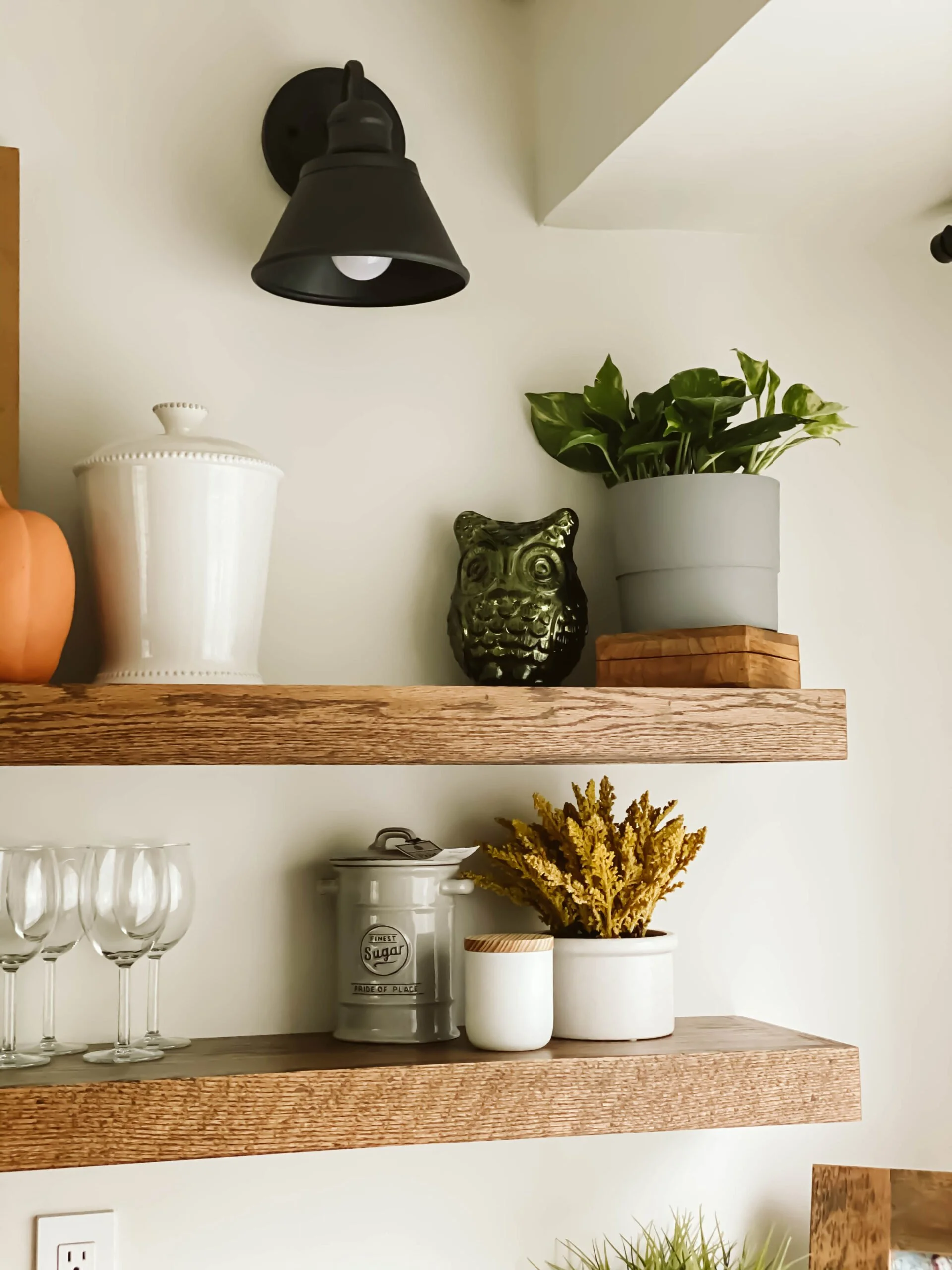 10 TIPS FOR STYLING SHELVES