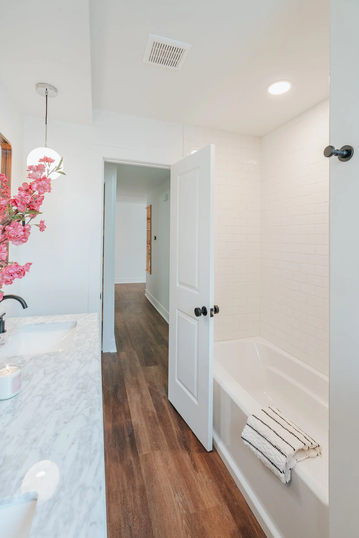 5 REASONS WHY WE CHOSE LVP FLOORING FOR THE ENTIRE HOUSE - NOVAFLOOR