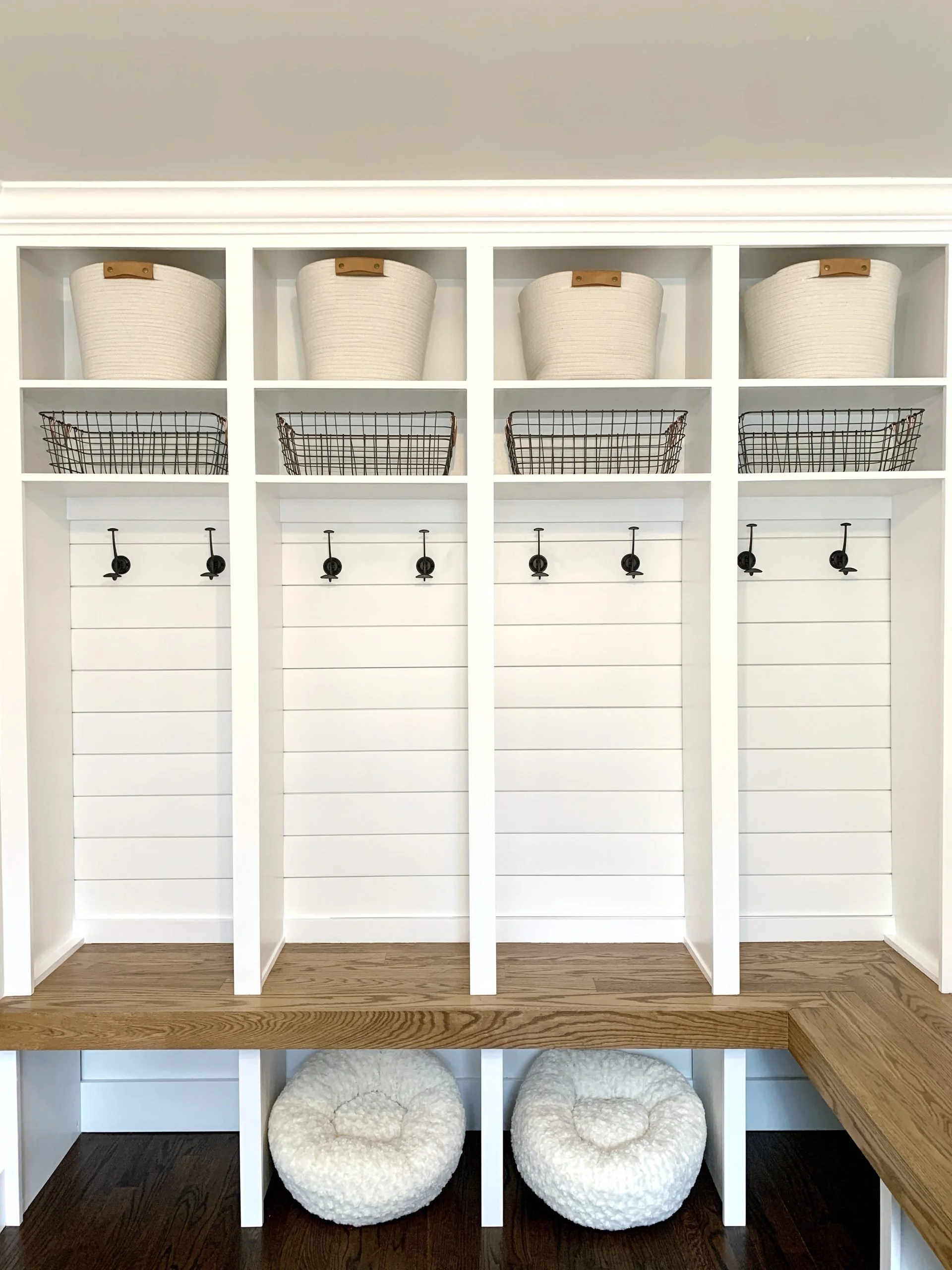 BUILDING A FUNCTIONAL MUDROOM SPACE