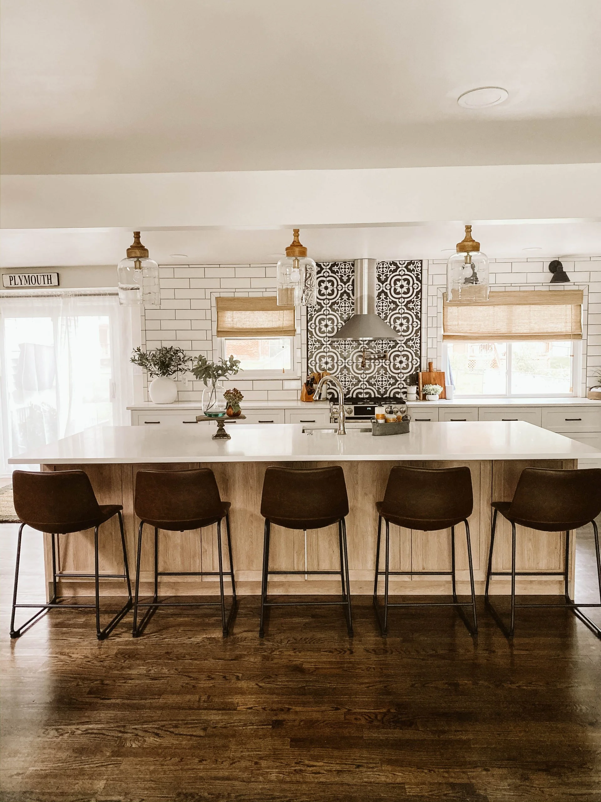 HOW TO DETERMINE KITCHEN ISLAND PLACEMENT