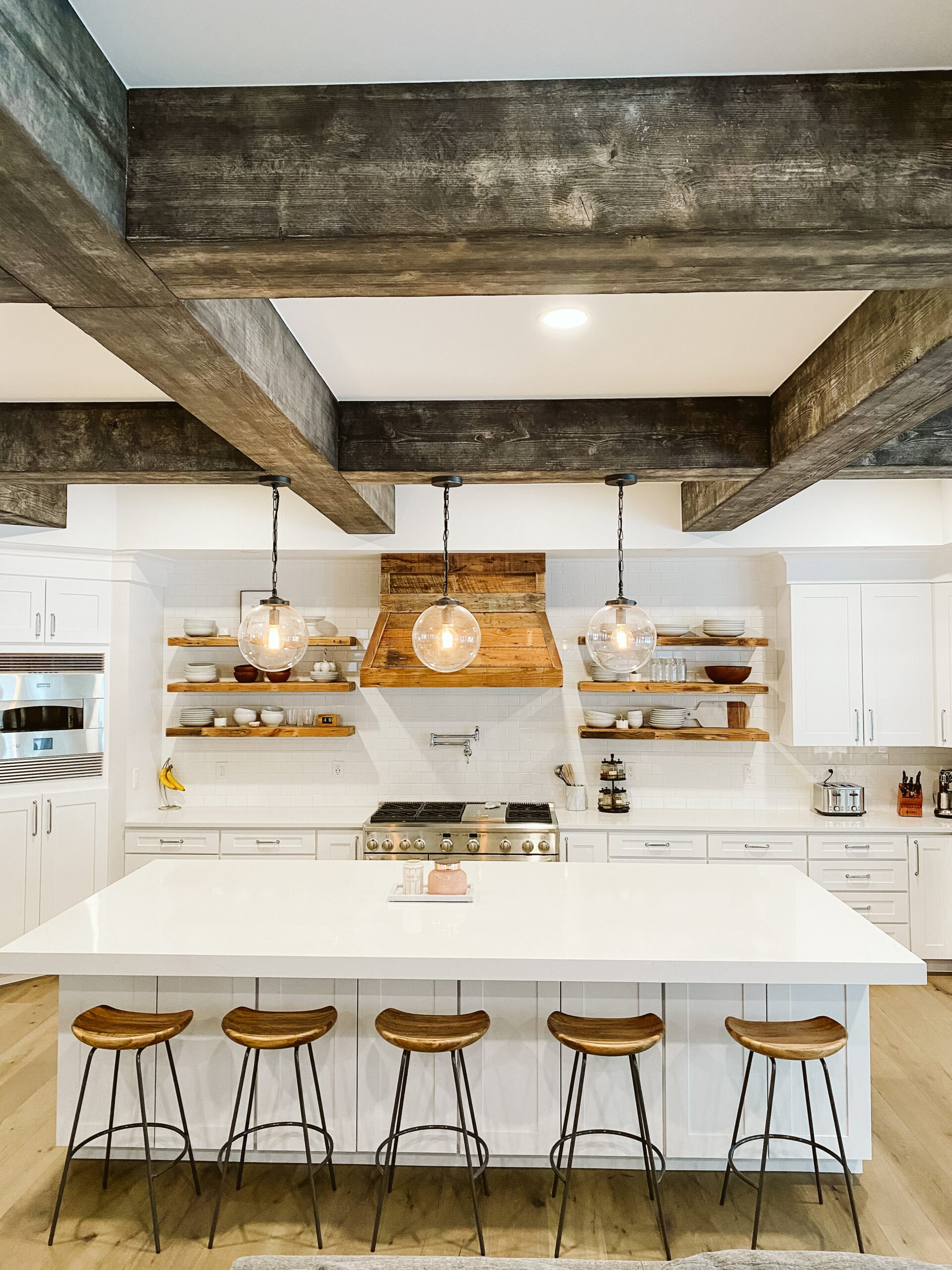 HOW TO FIND THE PERFECT KITCHEN ISLAND HEIGHT