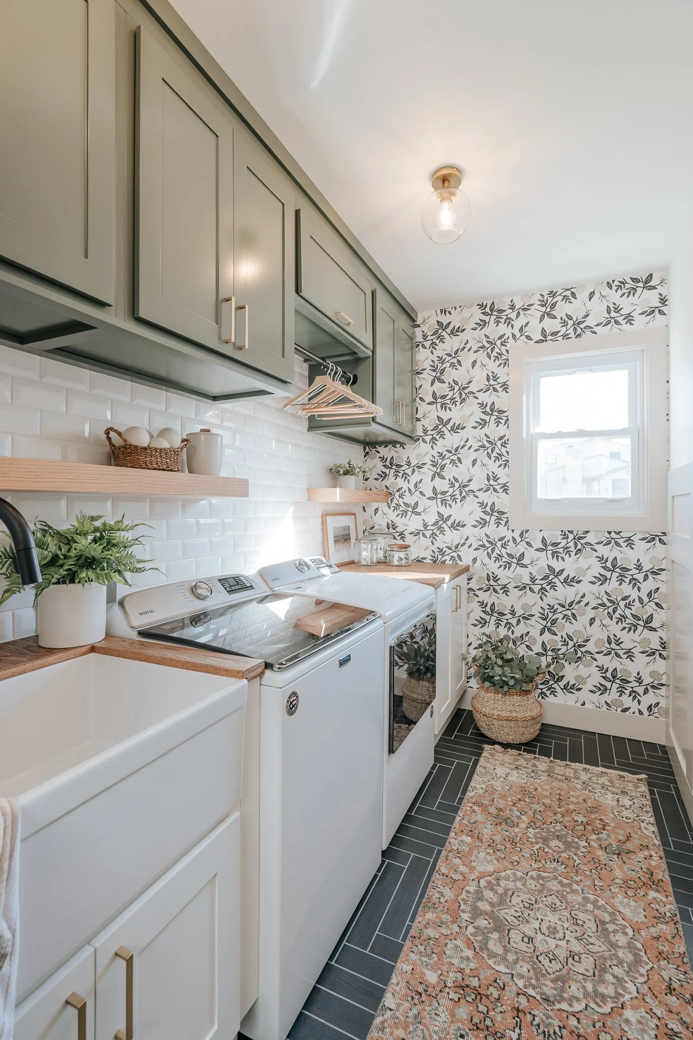 HOW TO PICK WALLPAPER