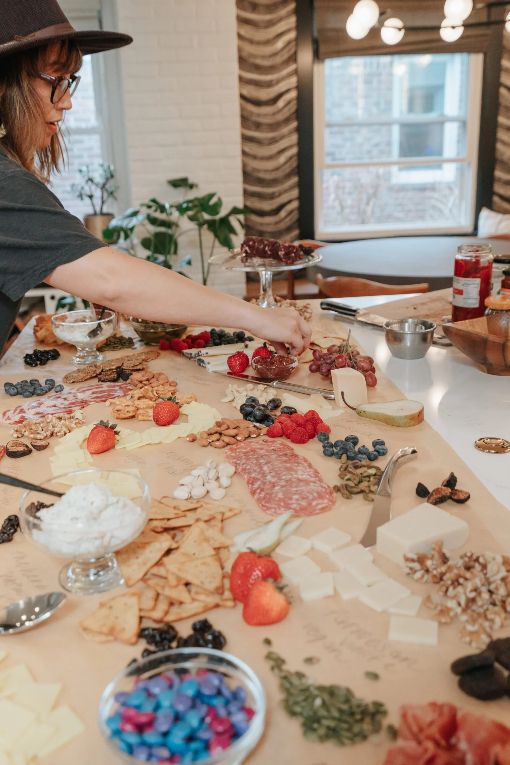 HOW TO MAKE A DAIRY + GLUTEN FREE CHARCUTERIE BOARD FOR THE HOLIDAYS