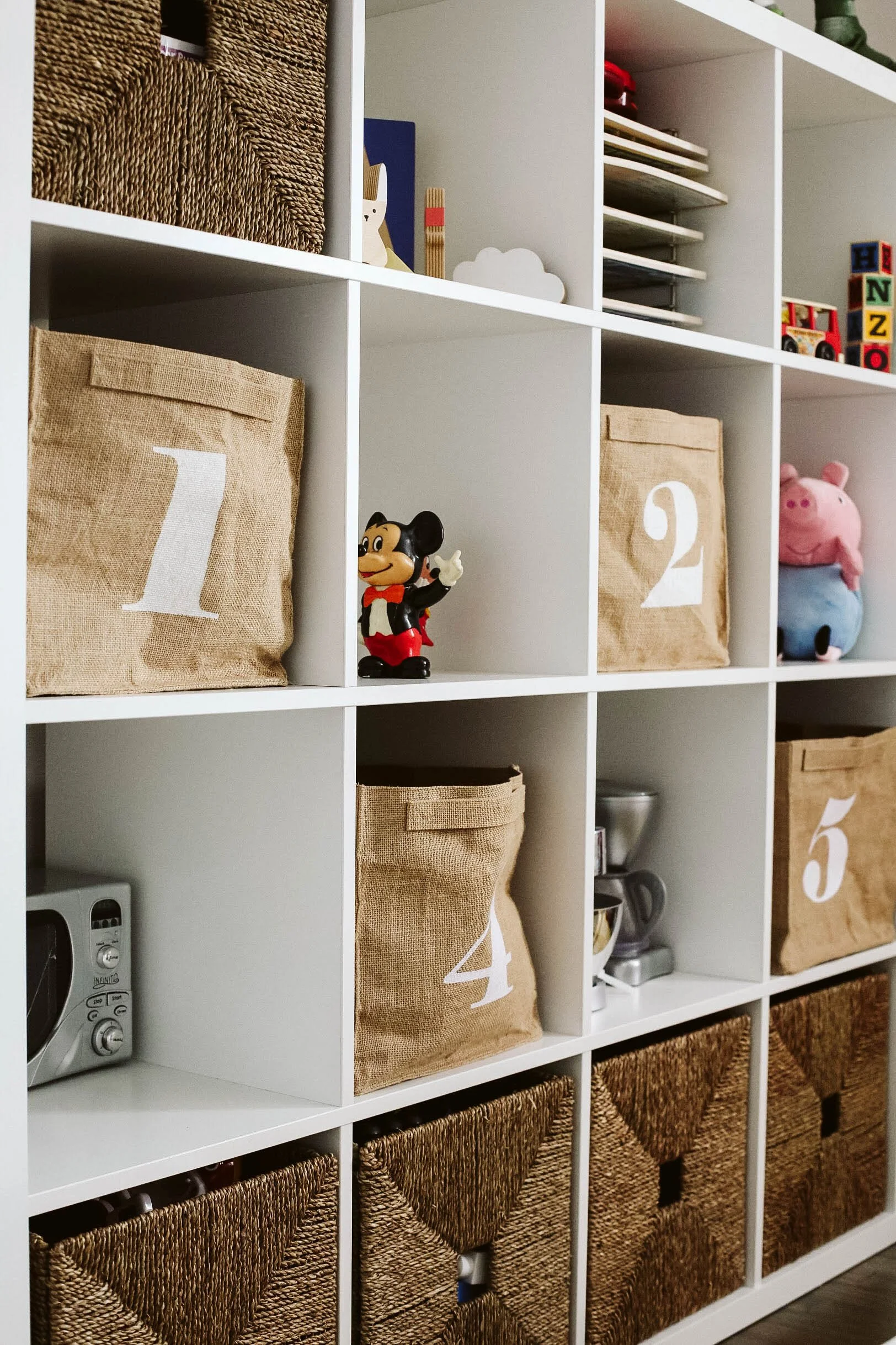 7 QUESTIONS ANSWERED - HOW TO KEEP A PLAYROOM ORGANIZED