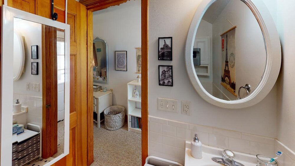 201-Cary-St-Apartment-D-Bathroom.jpeg