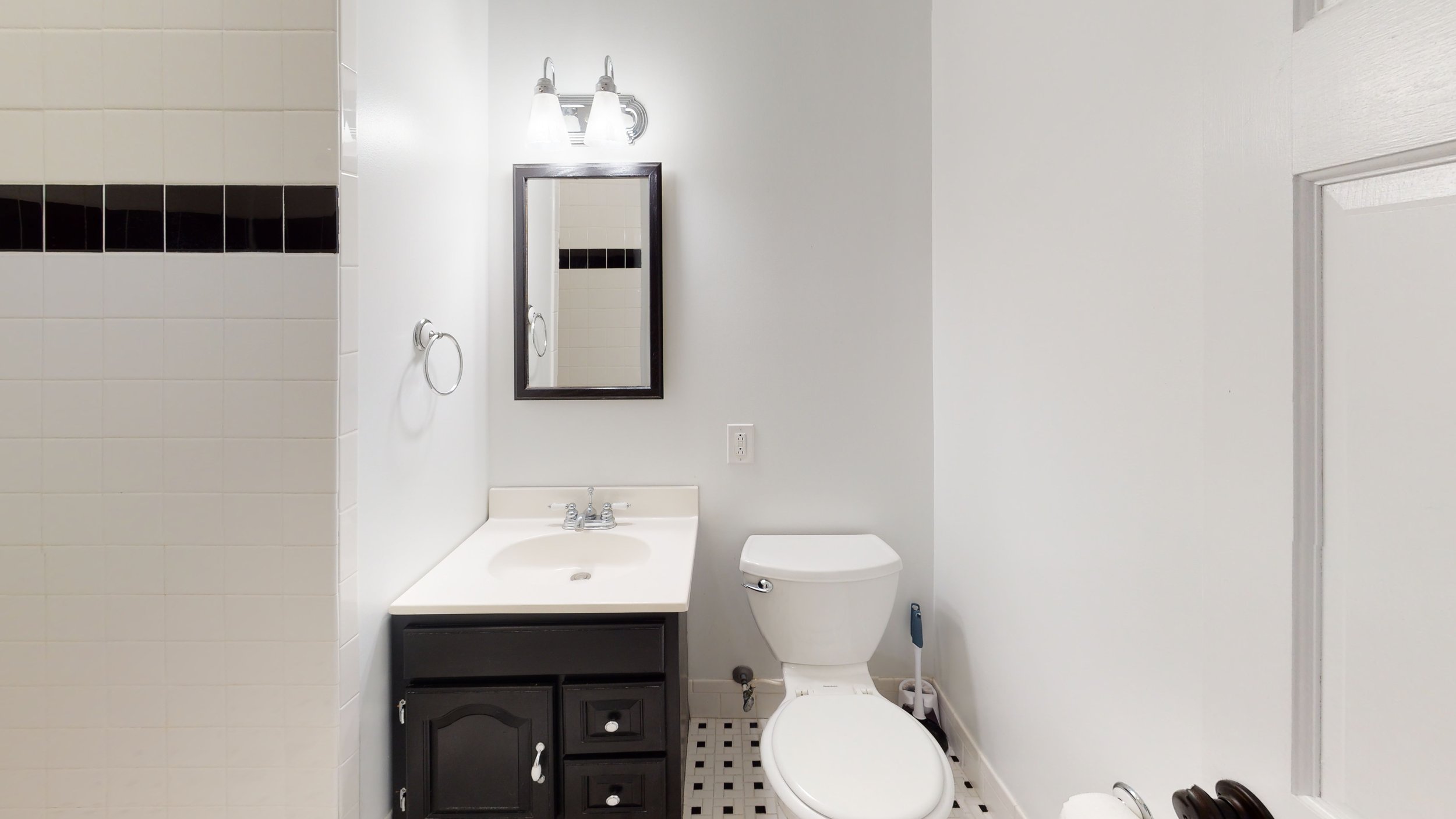 cary_apt2_bathroom.jpg