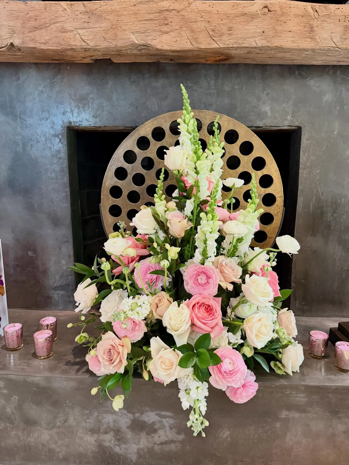 🌸❤️

#armonk #flowershop #floralarrangements #florist #flowerdesigns