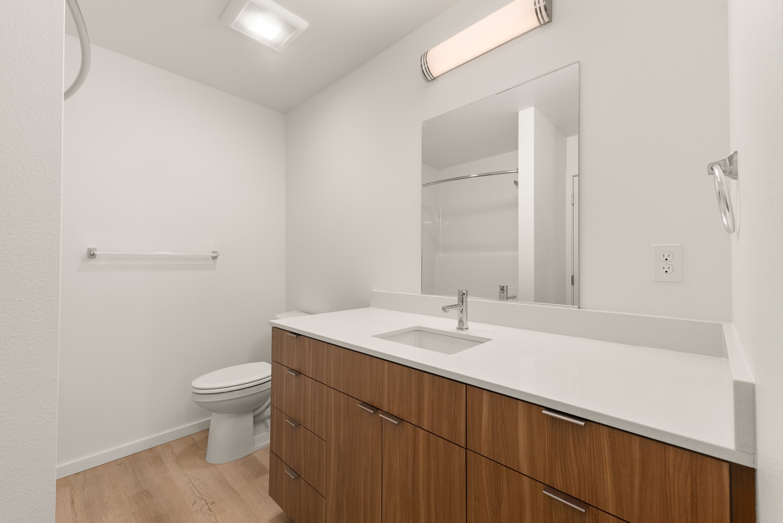 121-803 E Sharp Ave Unit 302 019.jpg