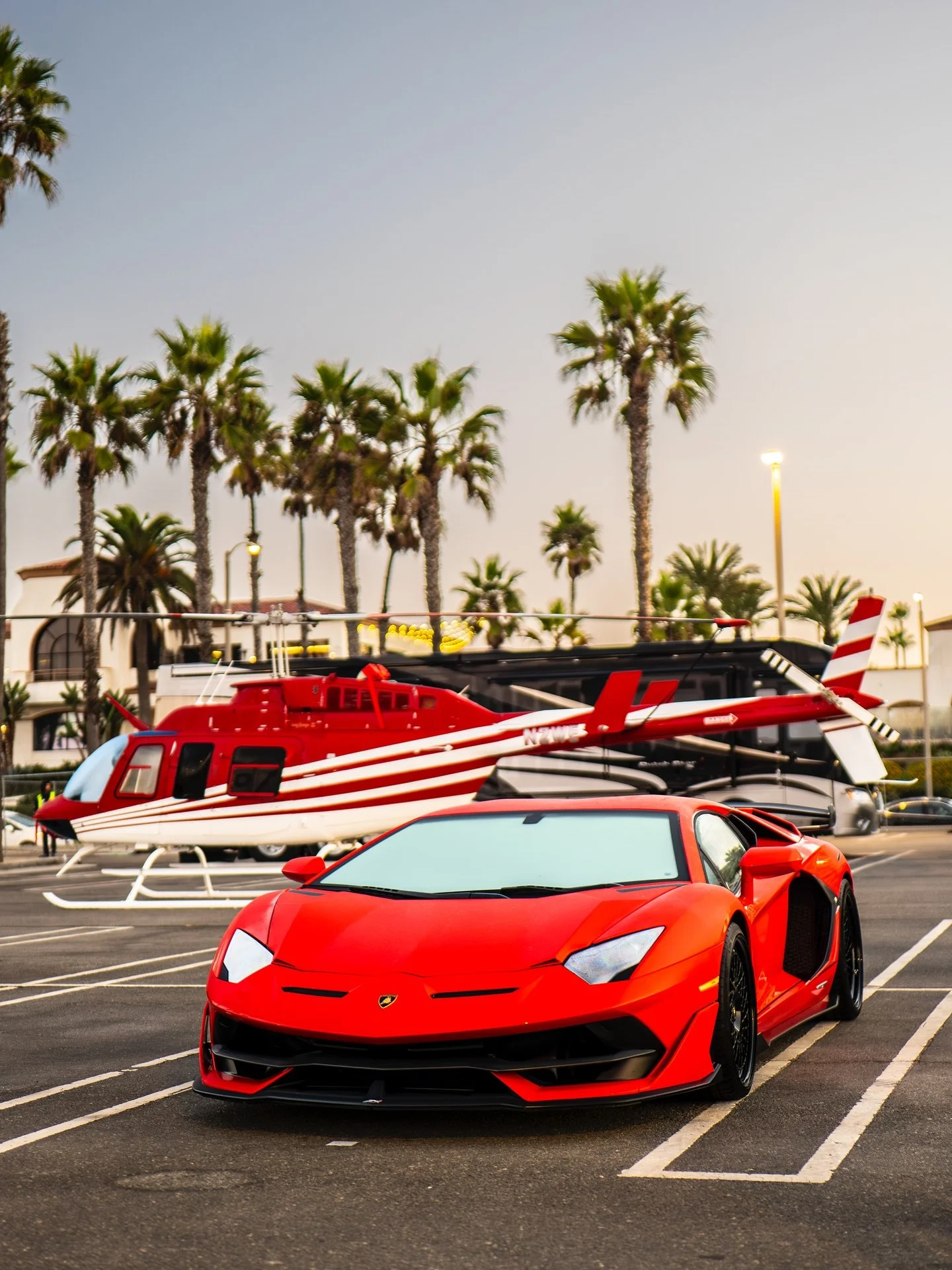 Early morning dew with the contrast 🌅🏎️🚁

Cars &lsquo;N Copters 2025 presented by @torklaw and supports the Huntington Beach Police &amp; Community Foundation 🤝 @hbpcf