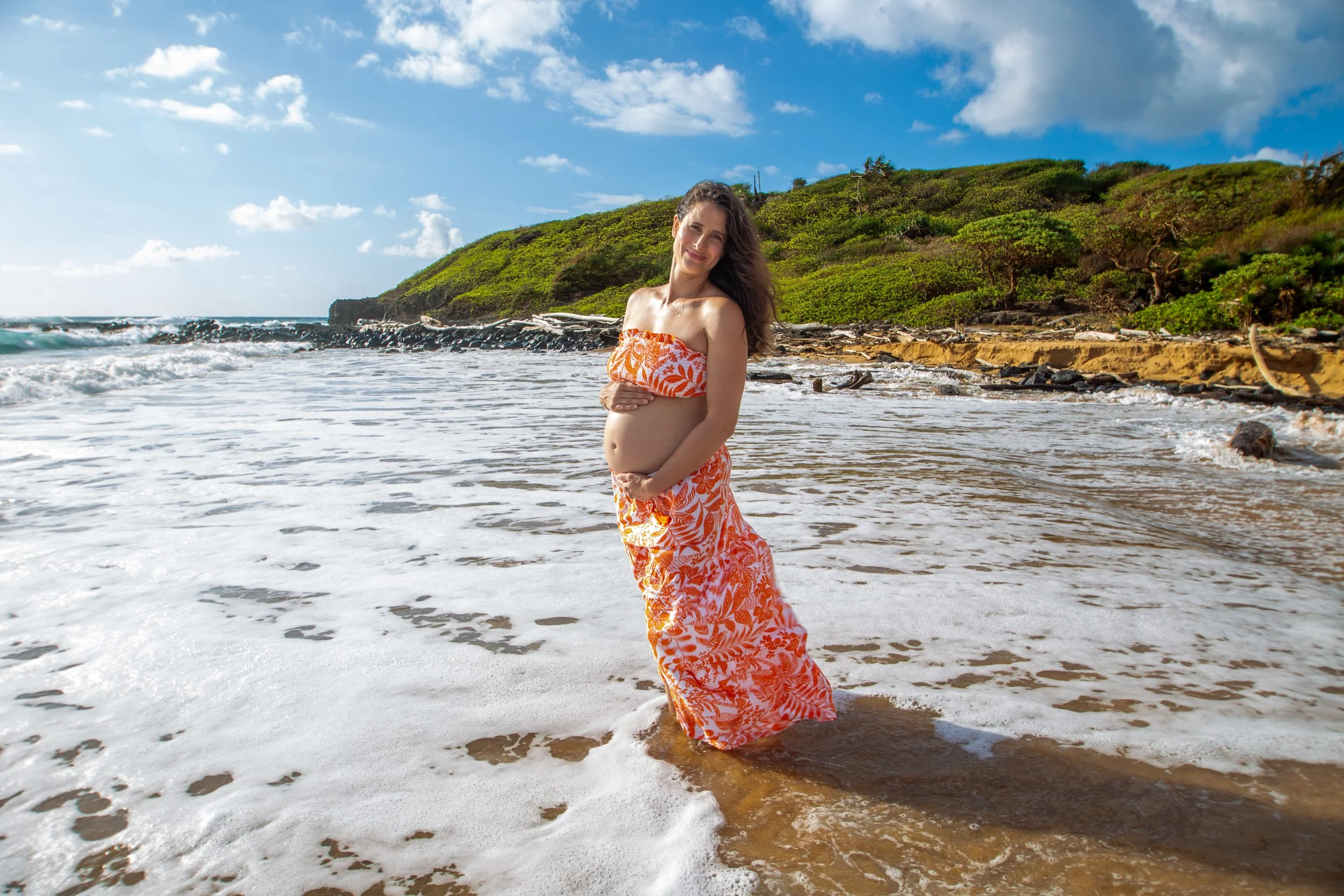Pregnant woman maternity photoshoot on the beach in Cozumel