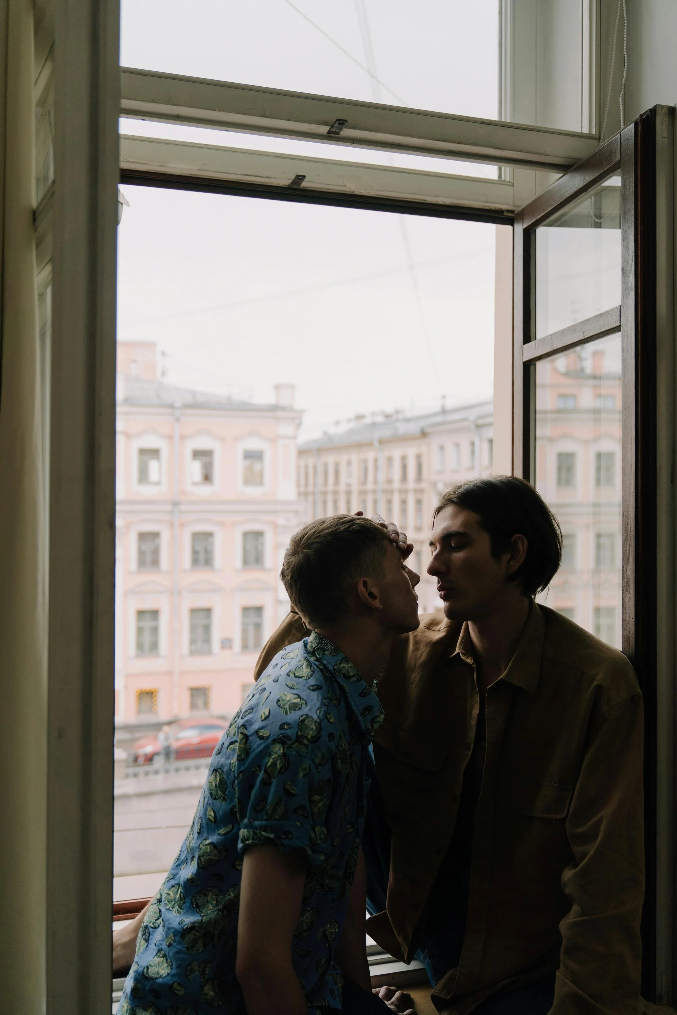 The Ethics and Ways of Telling Someone That You're Non-Monogamous