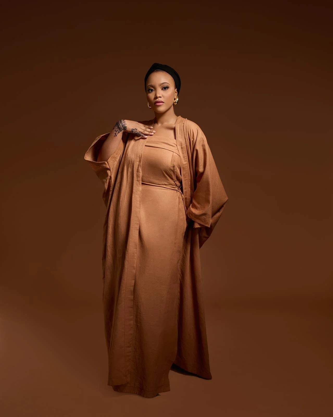 The Sands of Safiya gown. Earth-toned minimalist abaya with wide sleeves and soft drape.