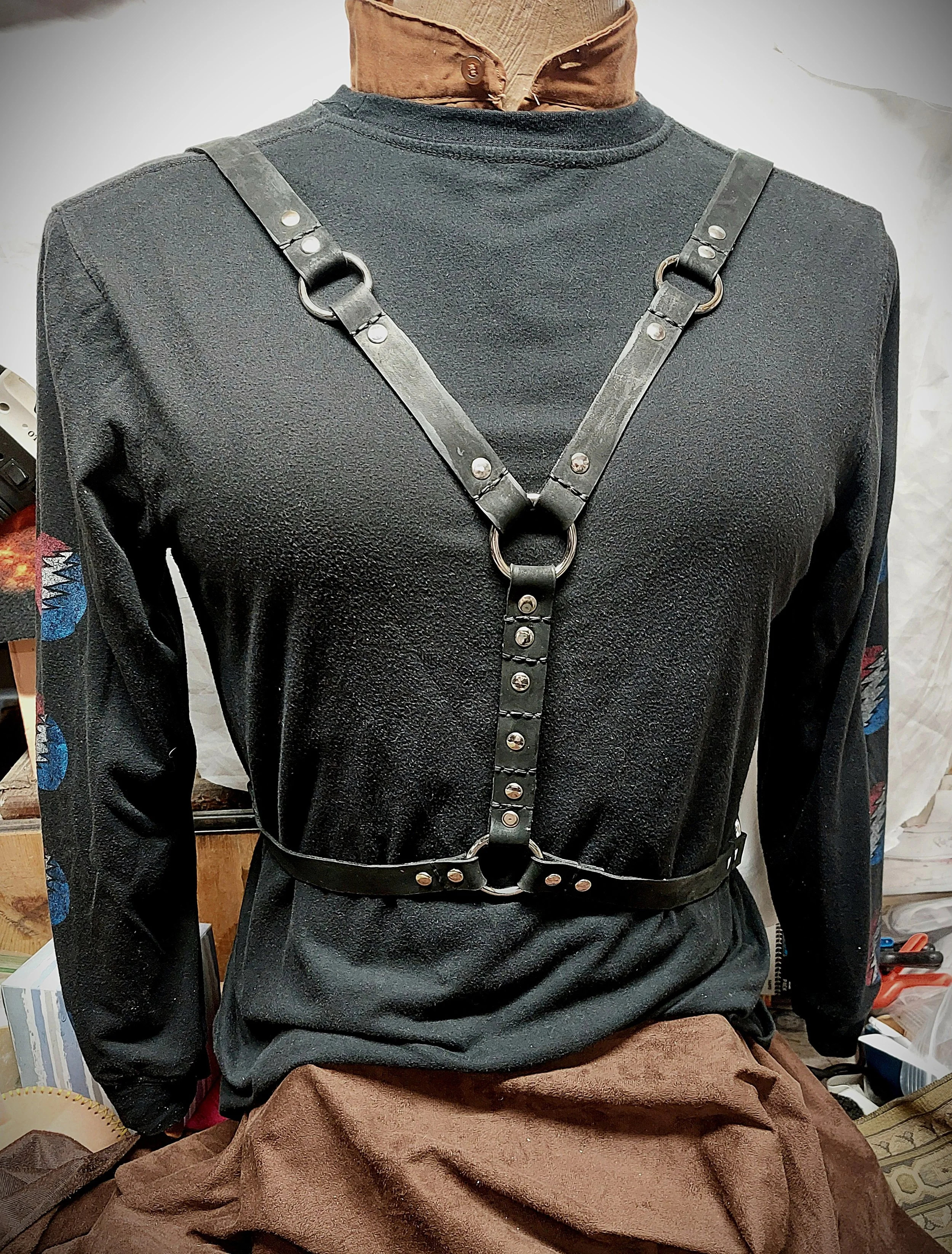 Larger Harness blk nickle blk girl front.jpg