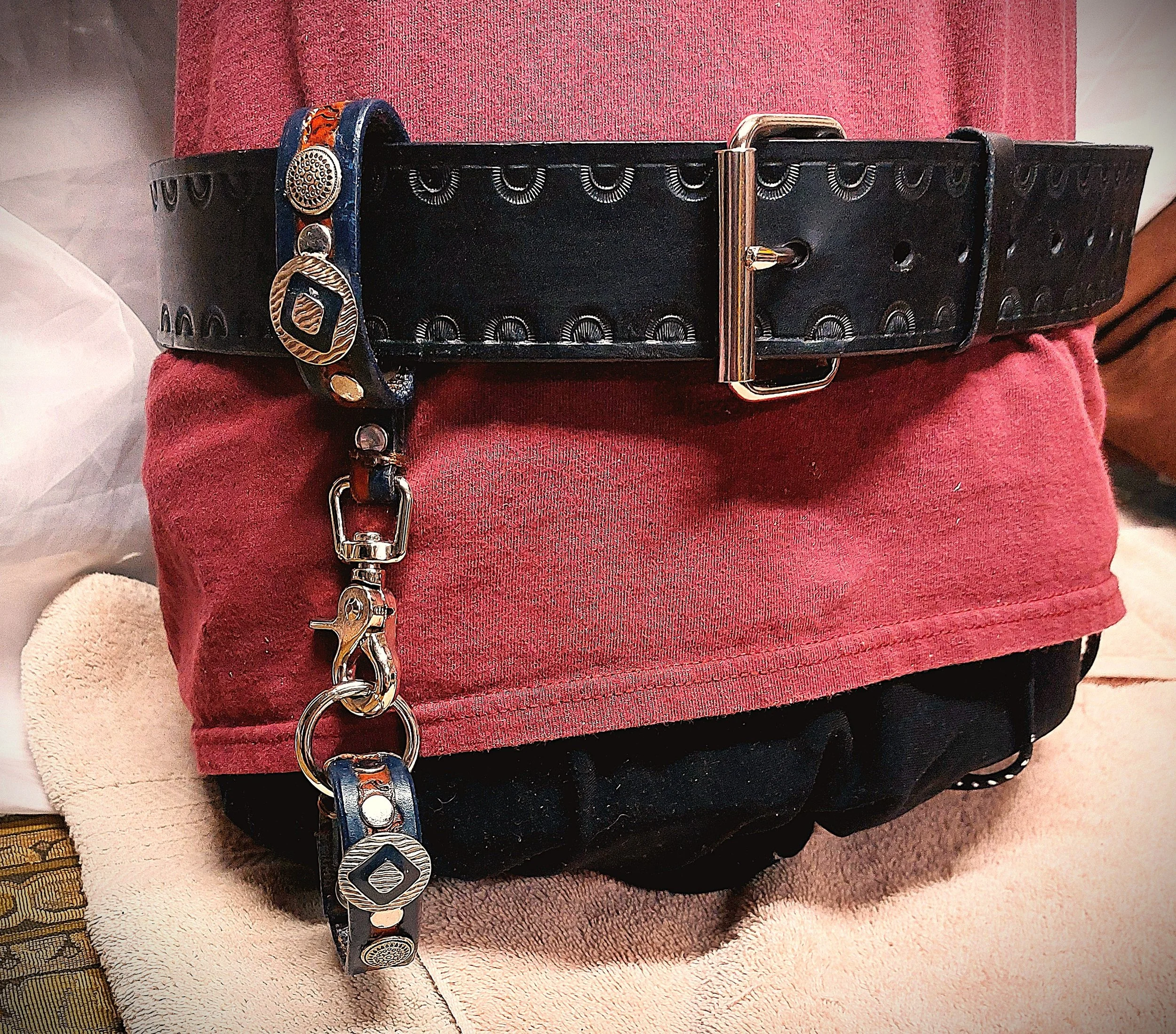 handcuff sil vin  butt on mannequin.jpg