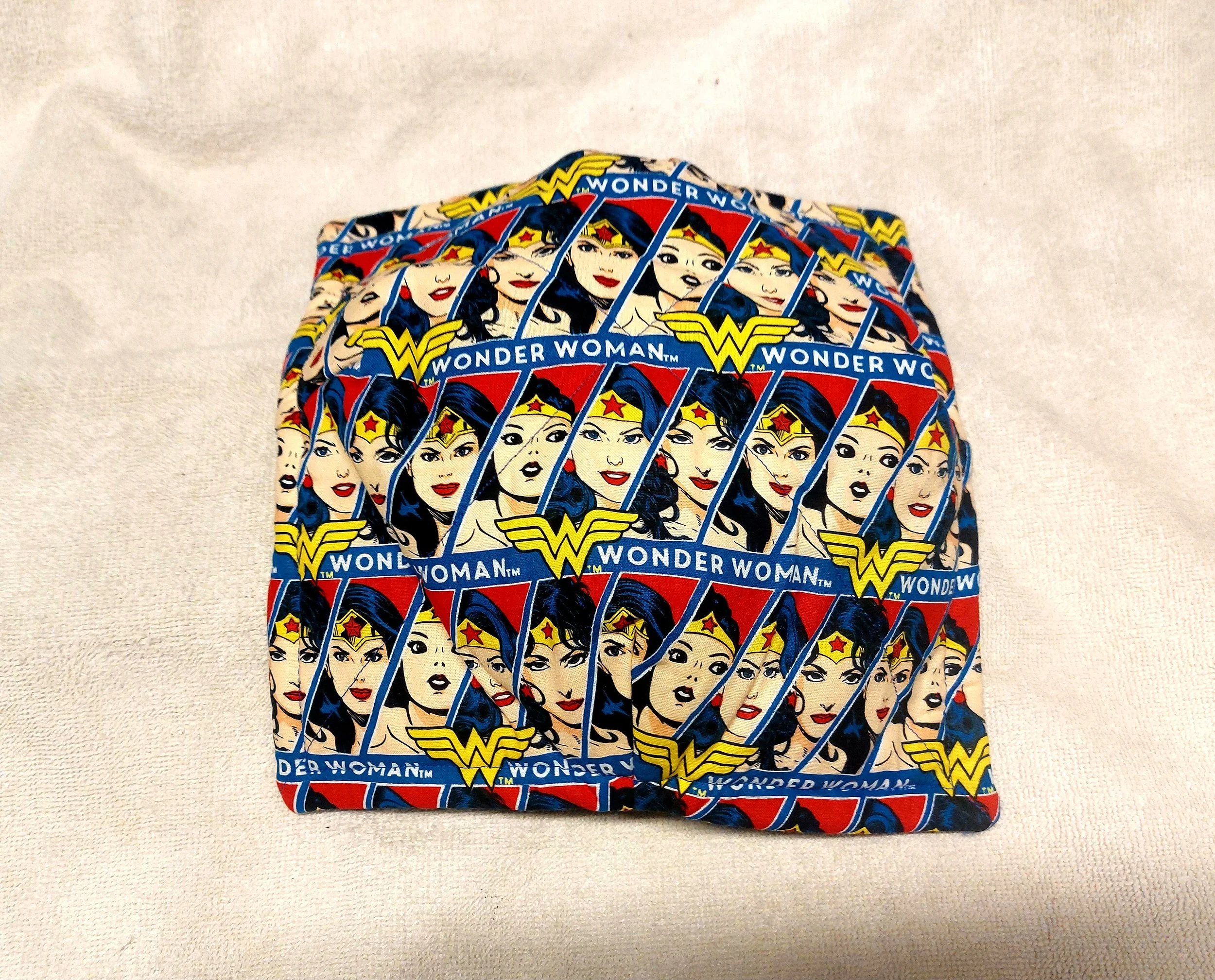 Linear Faces of Wonder Woman Classic Large Microwaveable Bowl Cozy