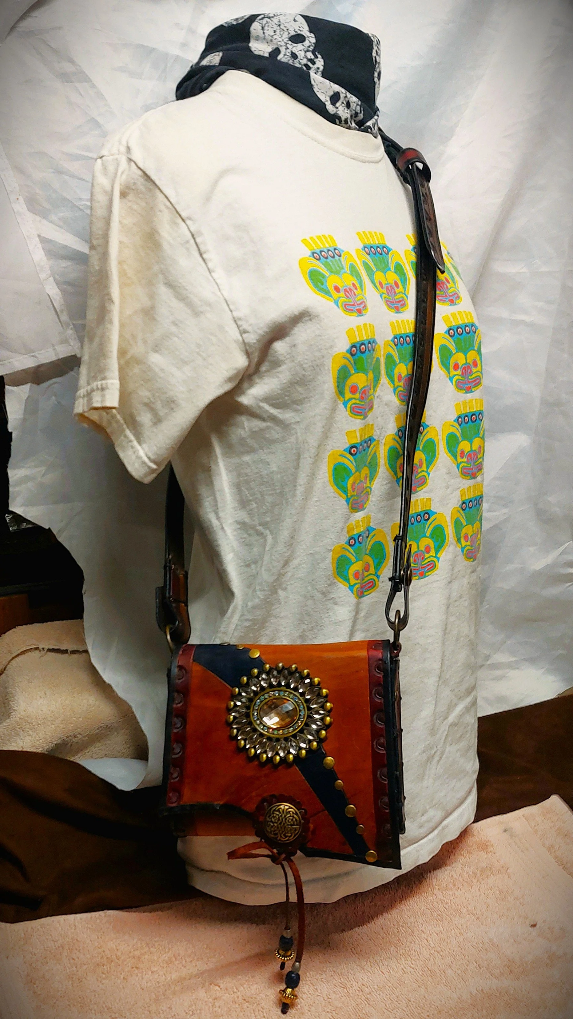 shiny pouch crossbody distance.jpg