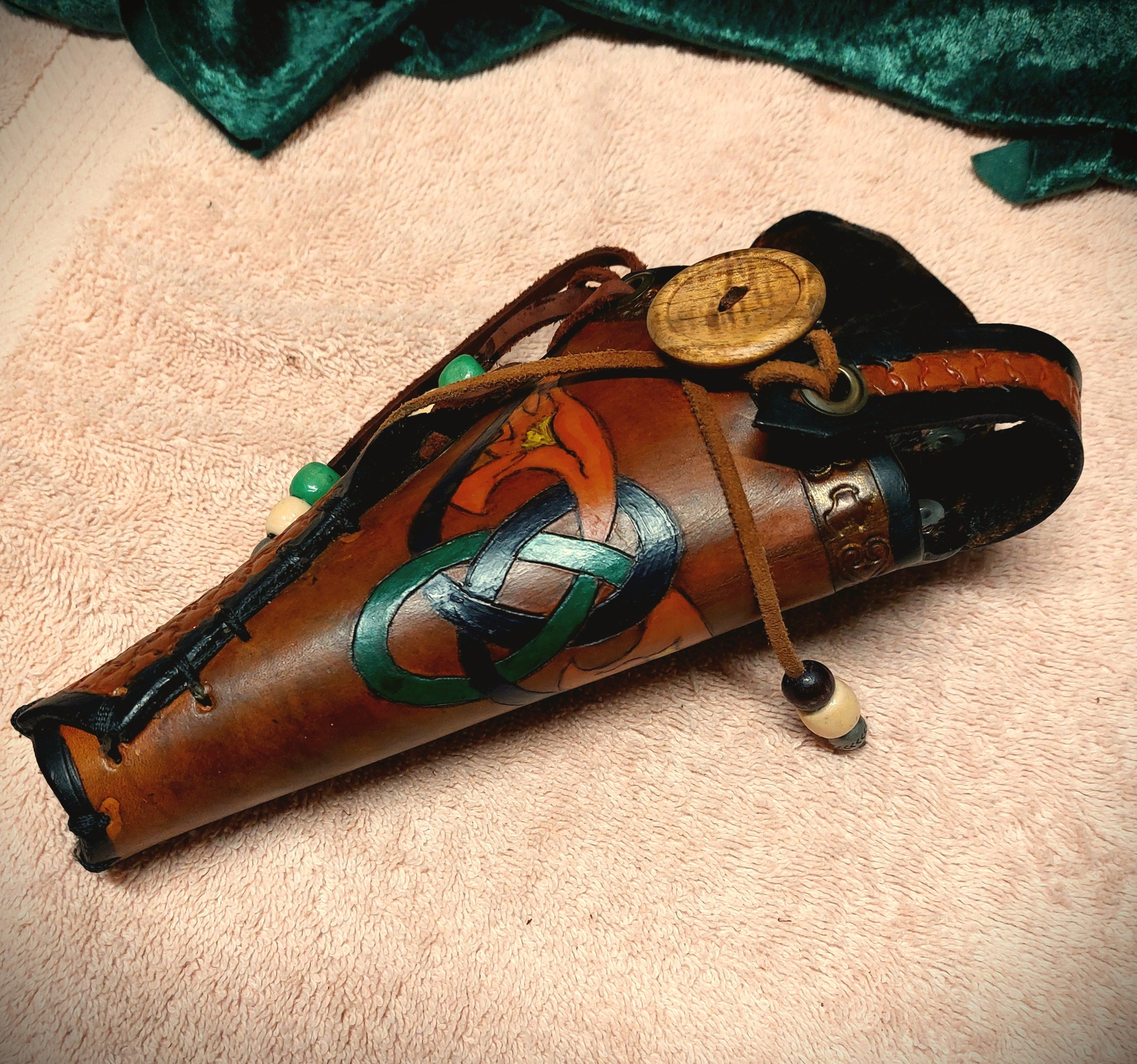holster celtic for colt side front.jpg