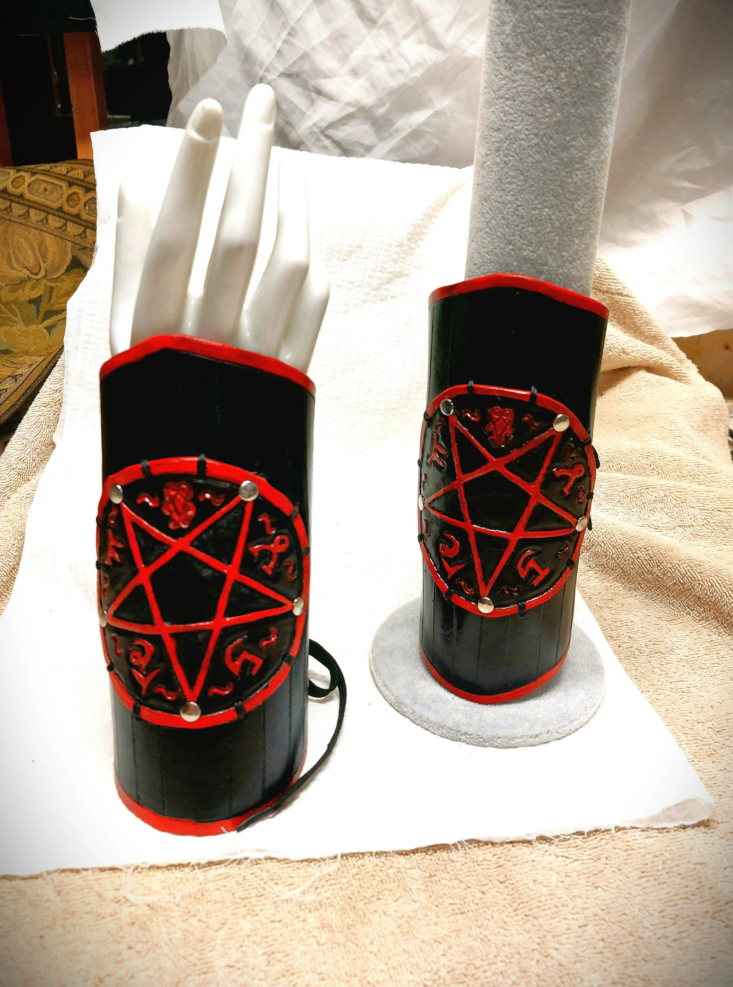 blk n red hunter's bracer main  on mann.jpg