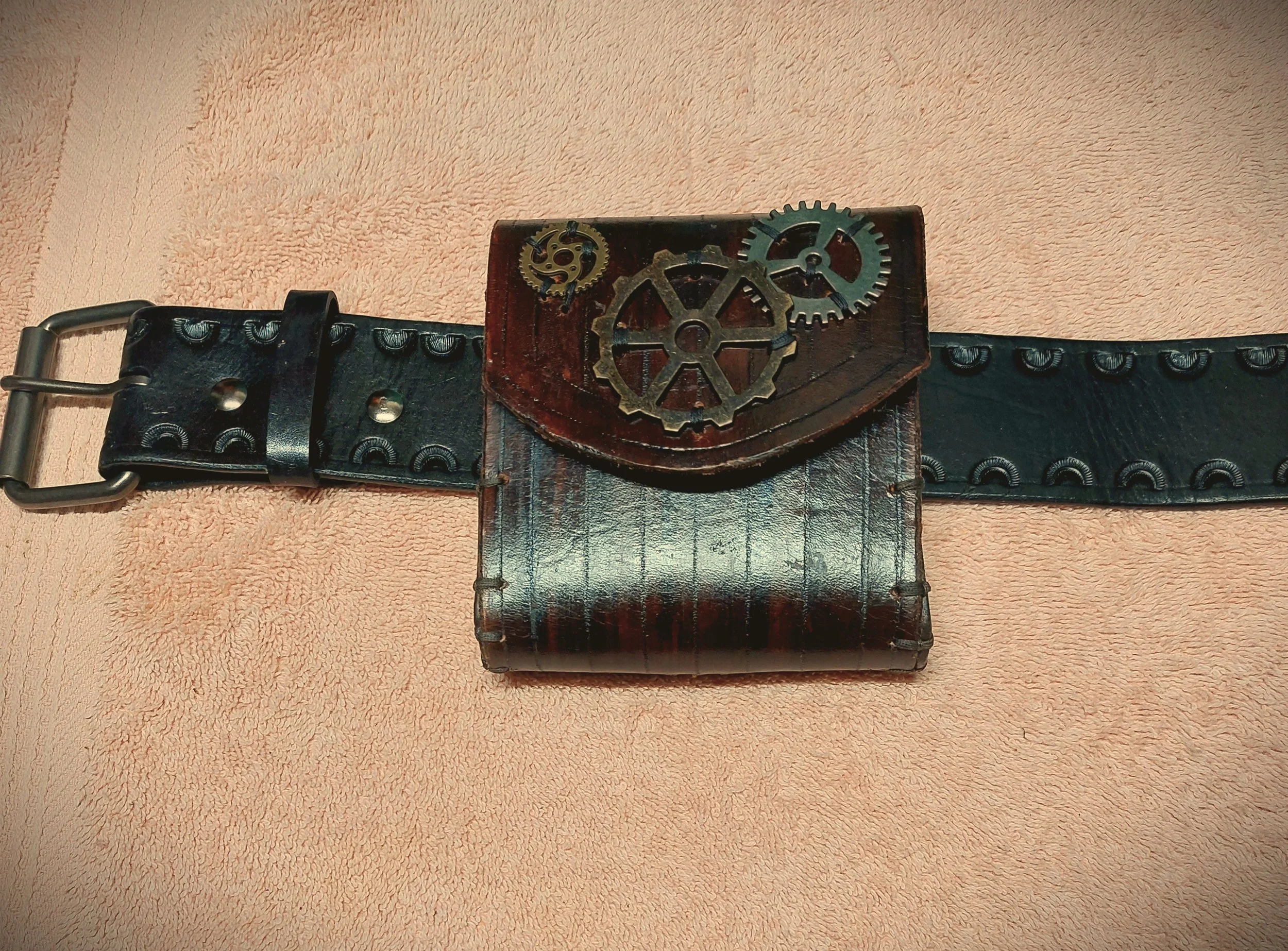 pouch org sz cog on belt.jpg