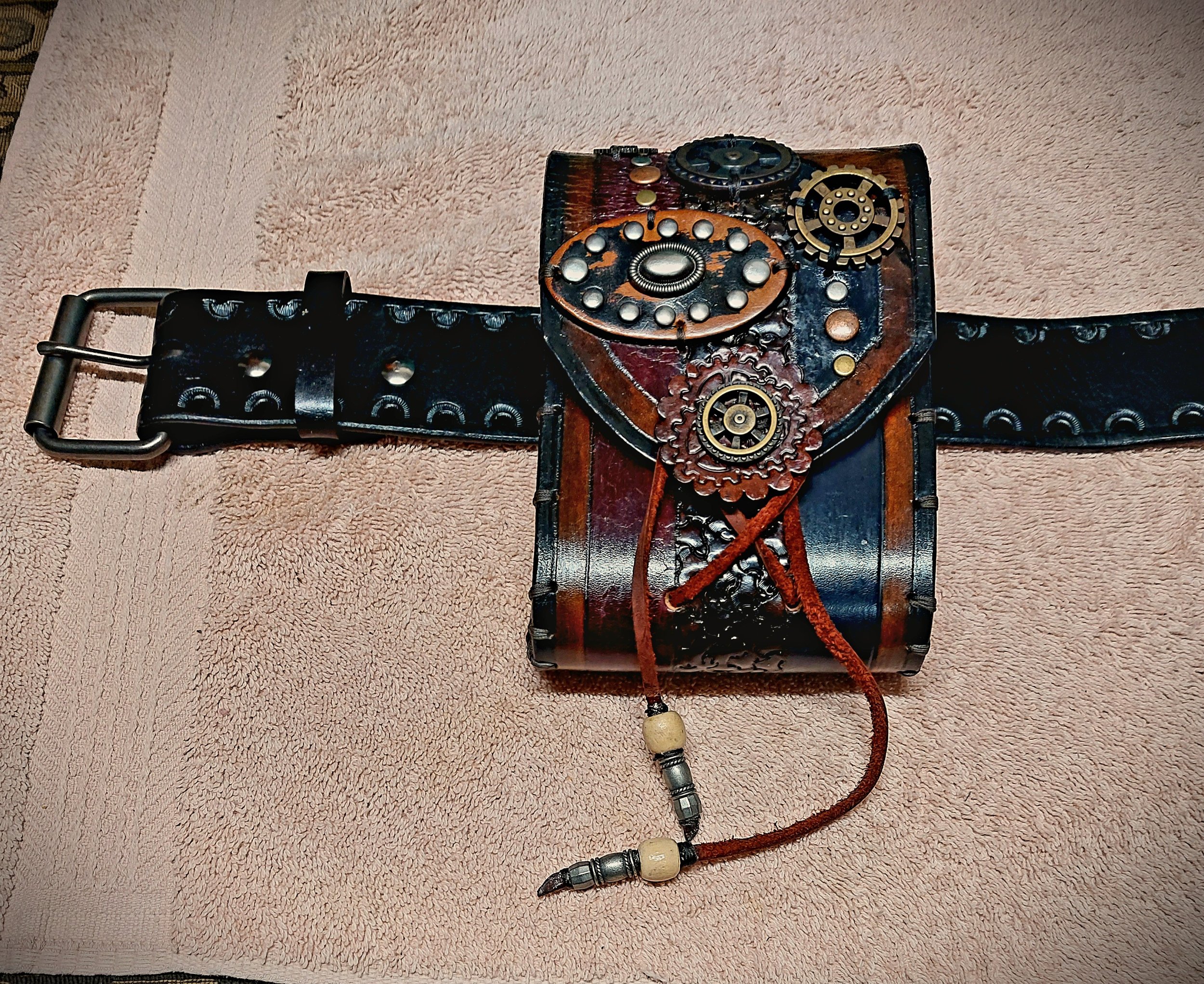 pouch sp deluxe on belt.jpg