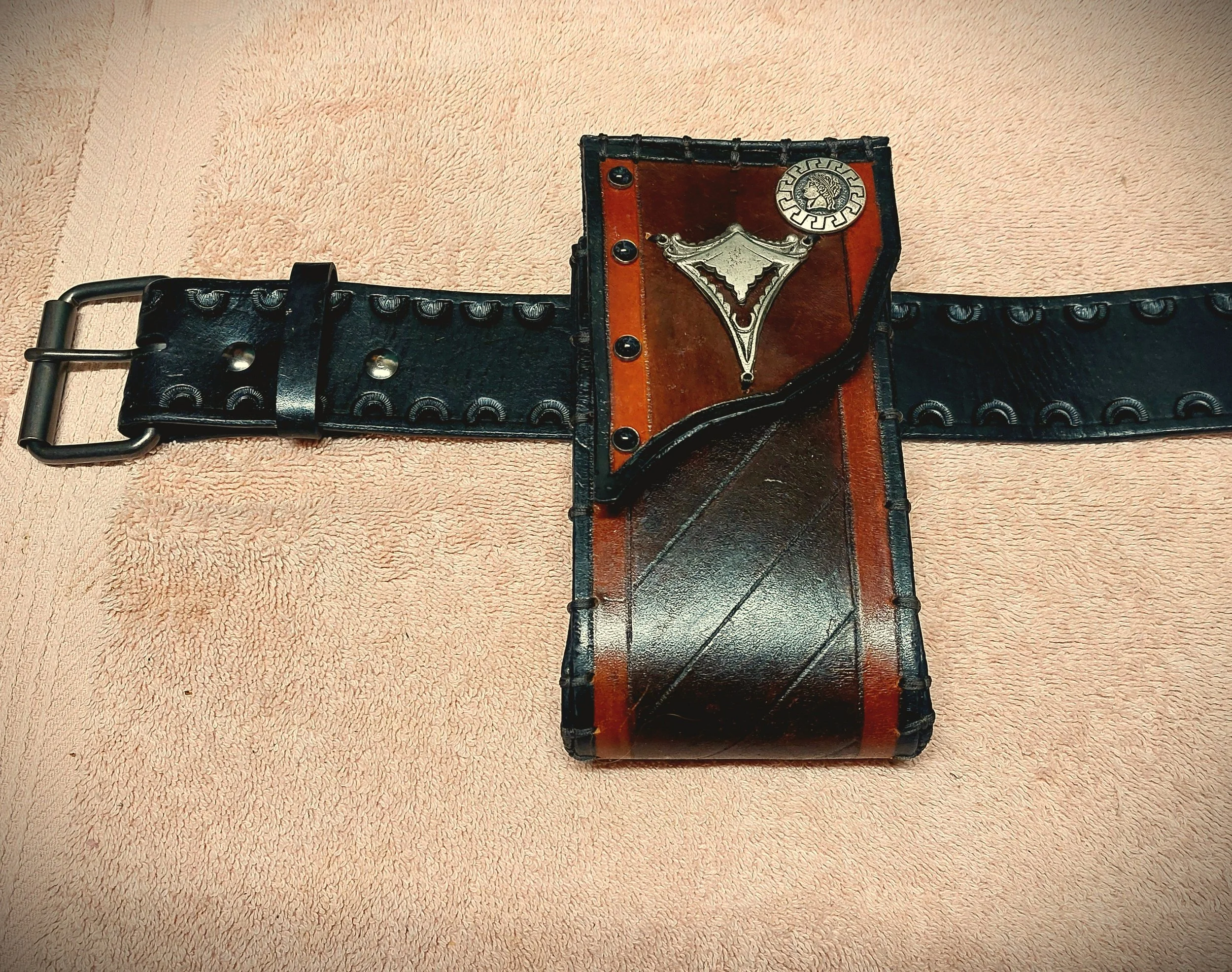 pouch cell phone medusa on belt.jpg