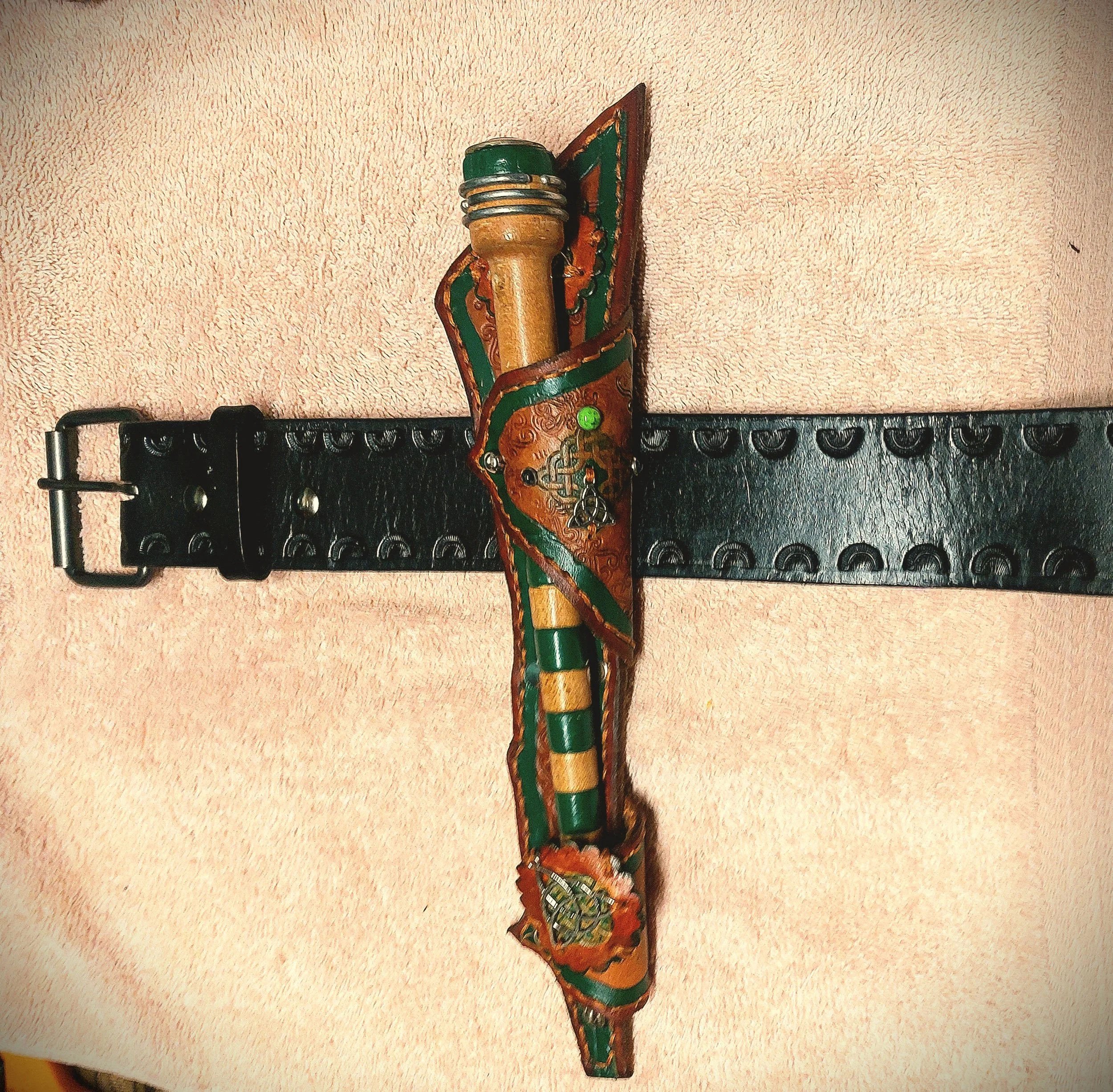 ss holster Celtic n gr st with belt.jpg