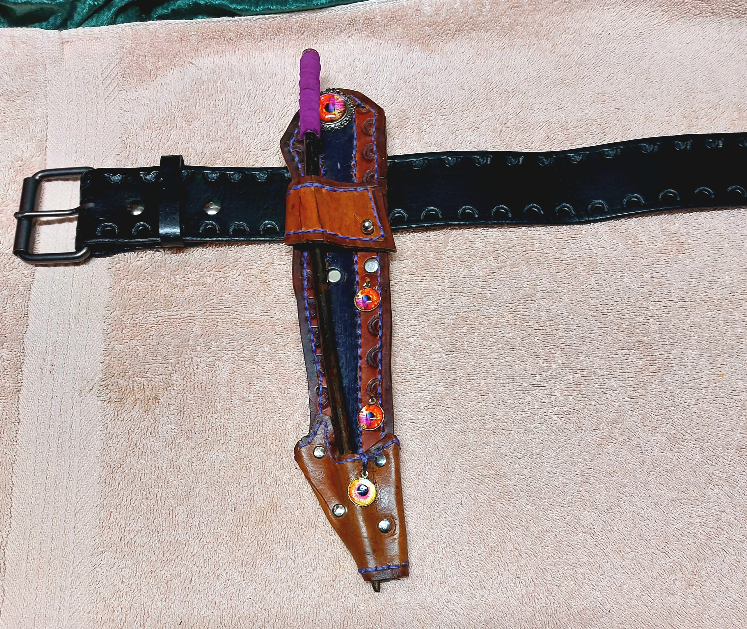 holster dragon eyes set with belt.jpg