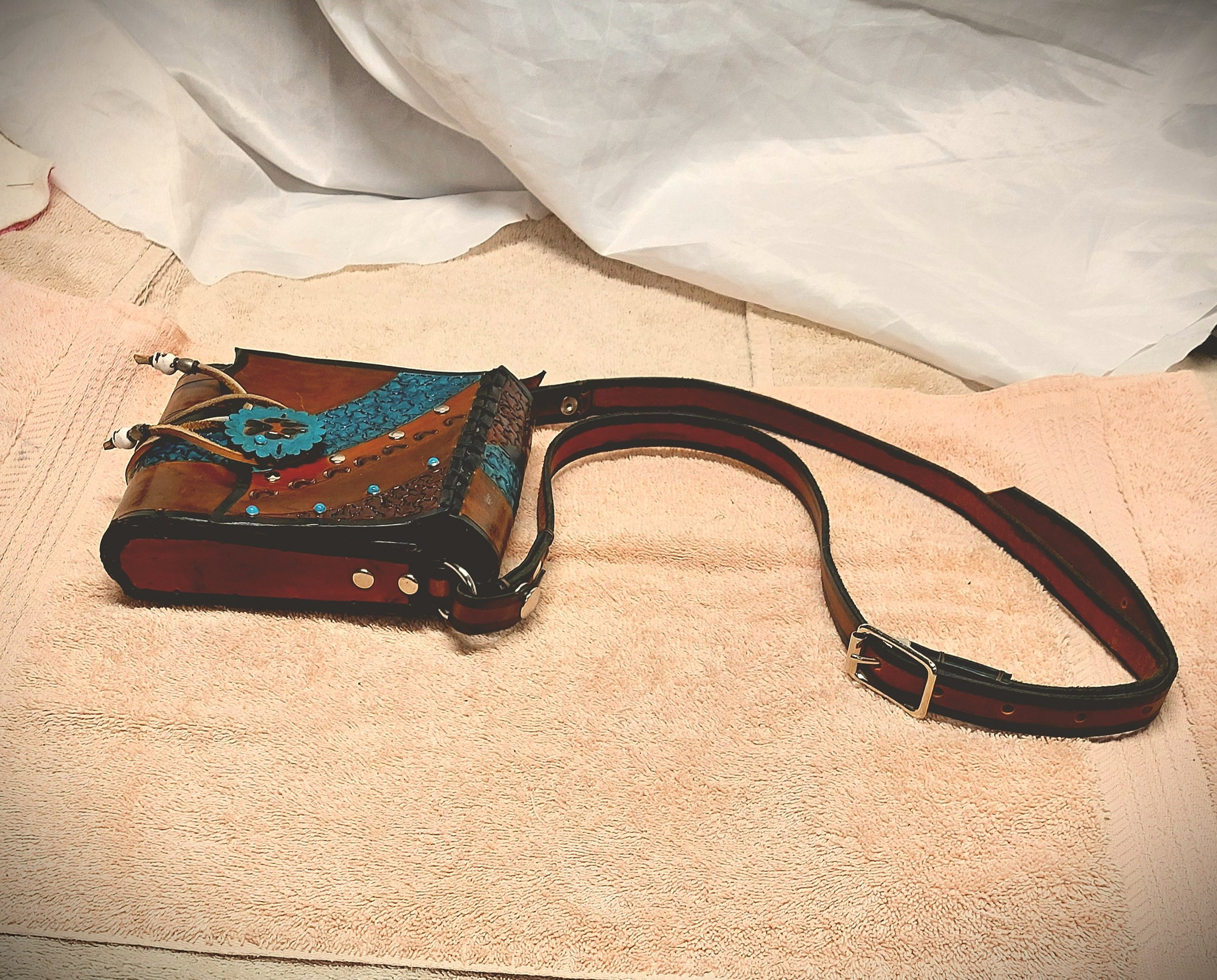 wolfspaw pouch 535 side detail 2.jpg