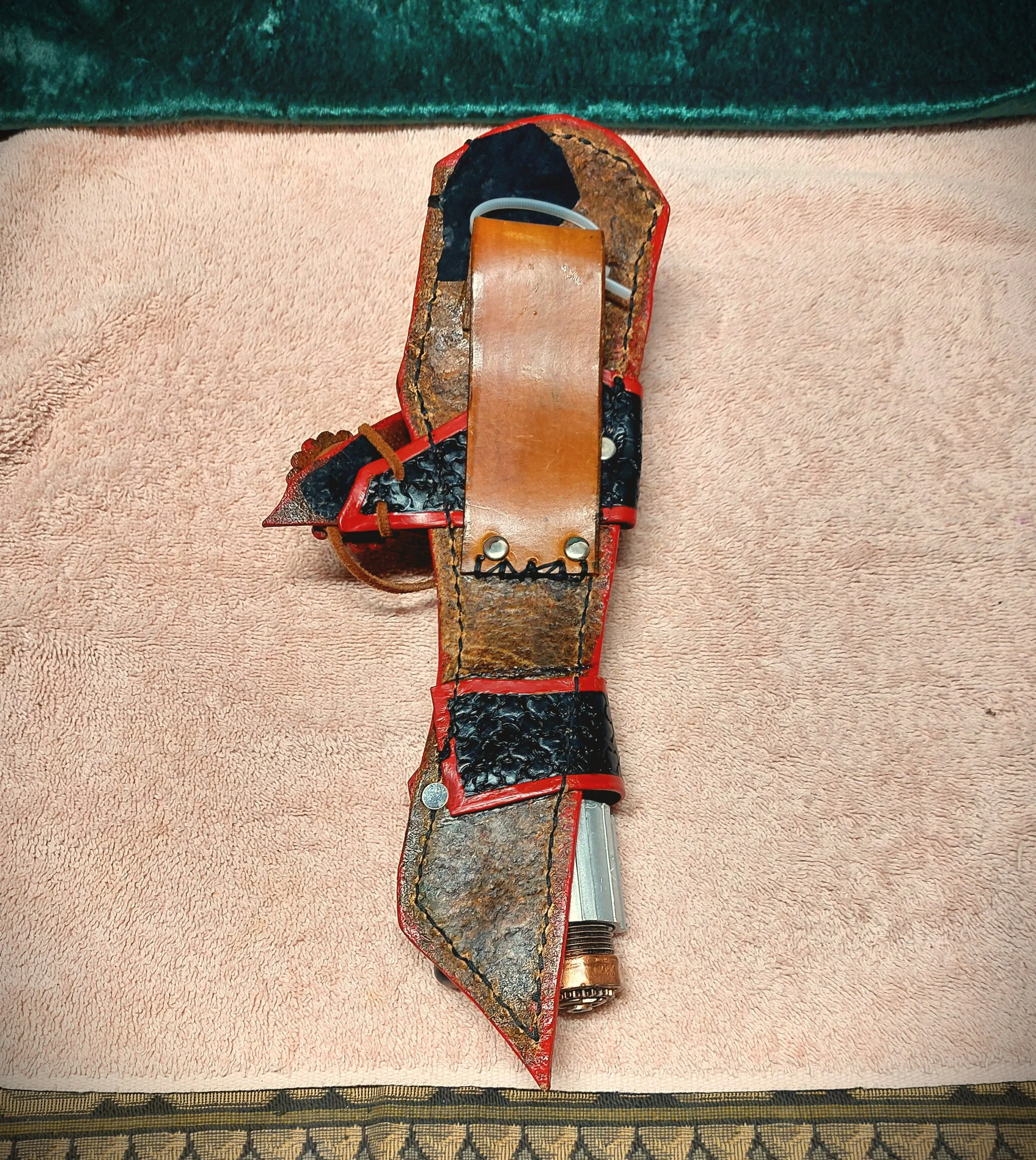 holster large blk red pen back detail 3.jpg