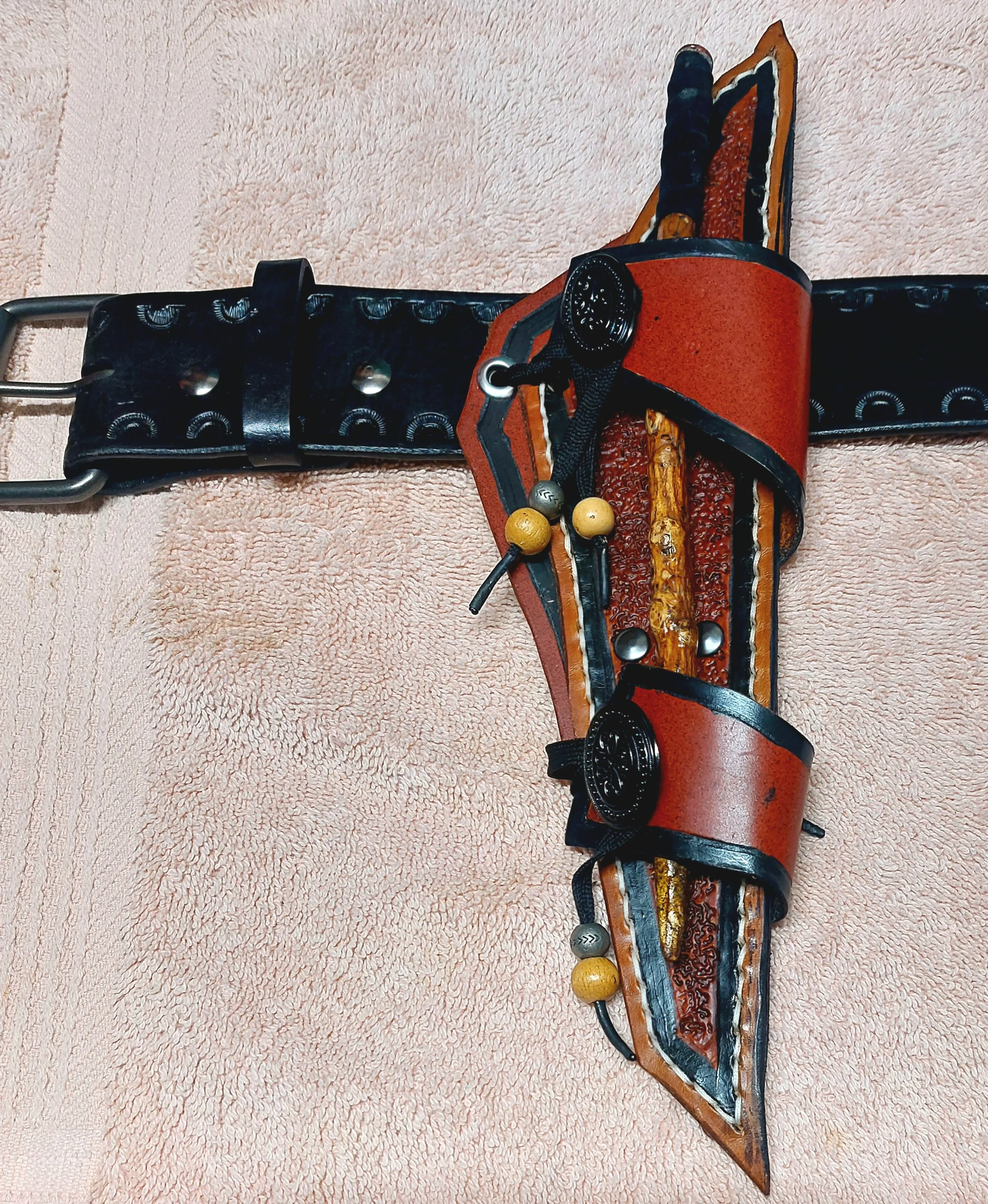 holster blk oval buttons wand set on belt.jpg