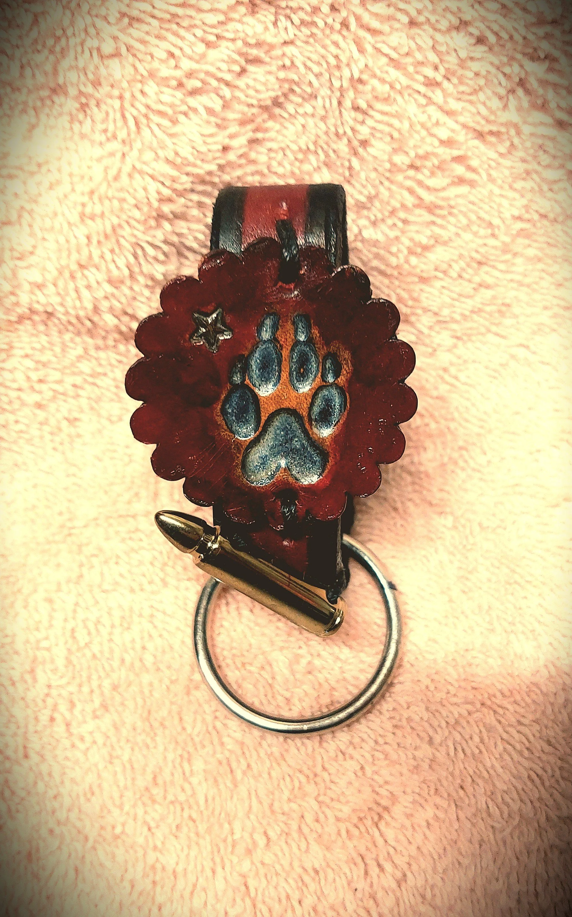 handcuffs wolfspaw detail decor.jpg