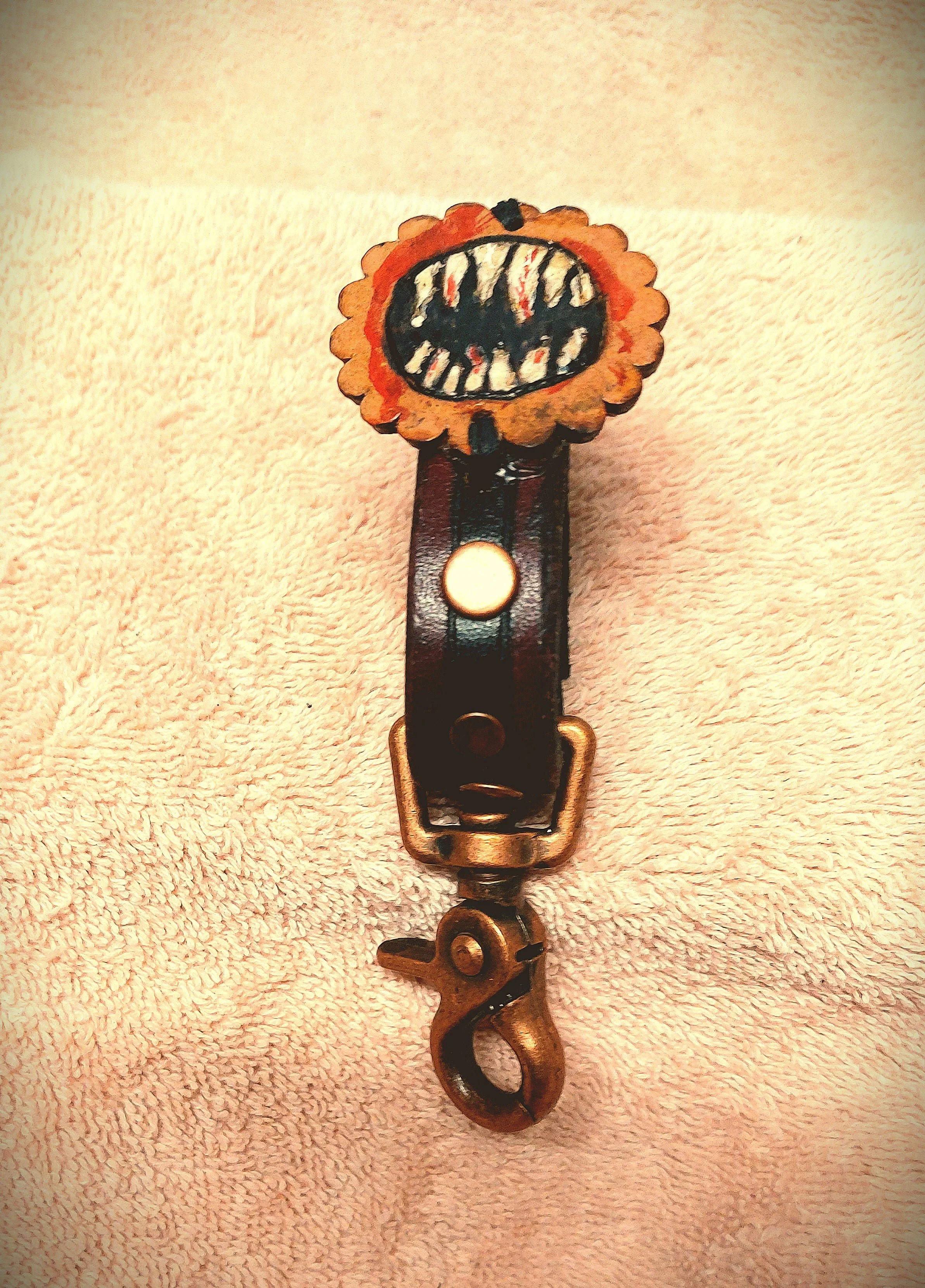 handcuffs Levi detail decor  close.jpg