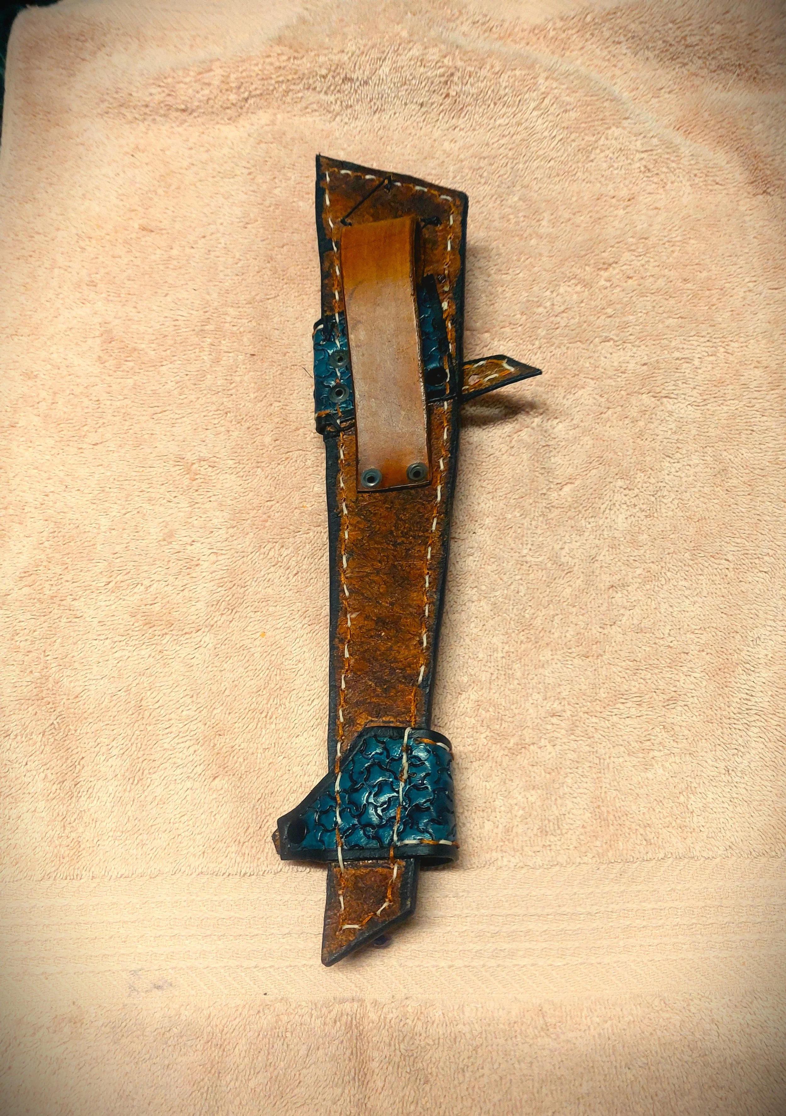 ss holster ss Wolfie back detail.jpg